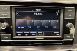 punainen Volkswagen Polo 2021 kuva 18.