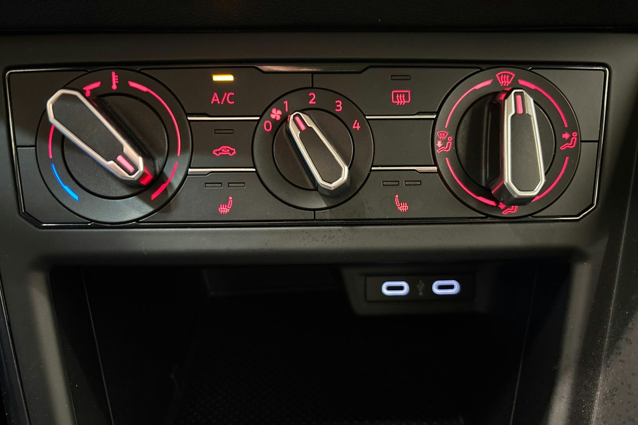 punainen Volkswagen Polo 2021 kuva 20.