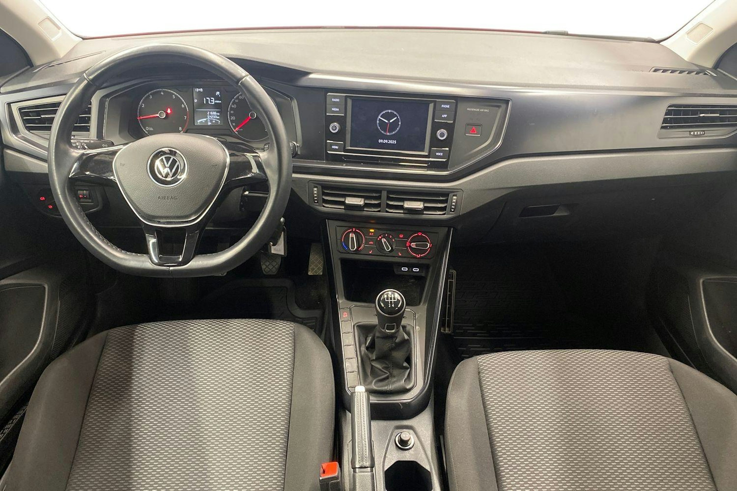 punainen Volkswagen Polo 2021 kuva 9.