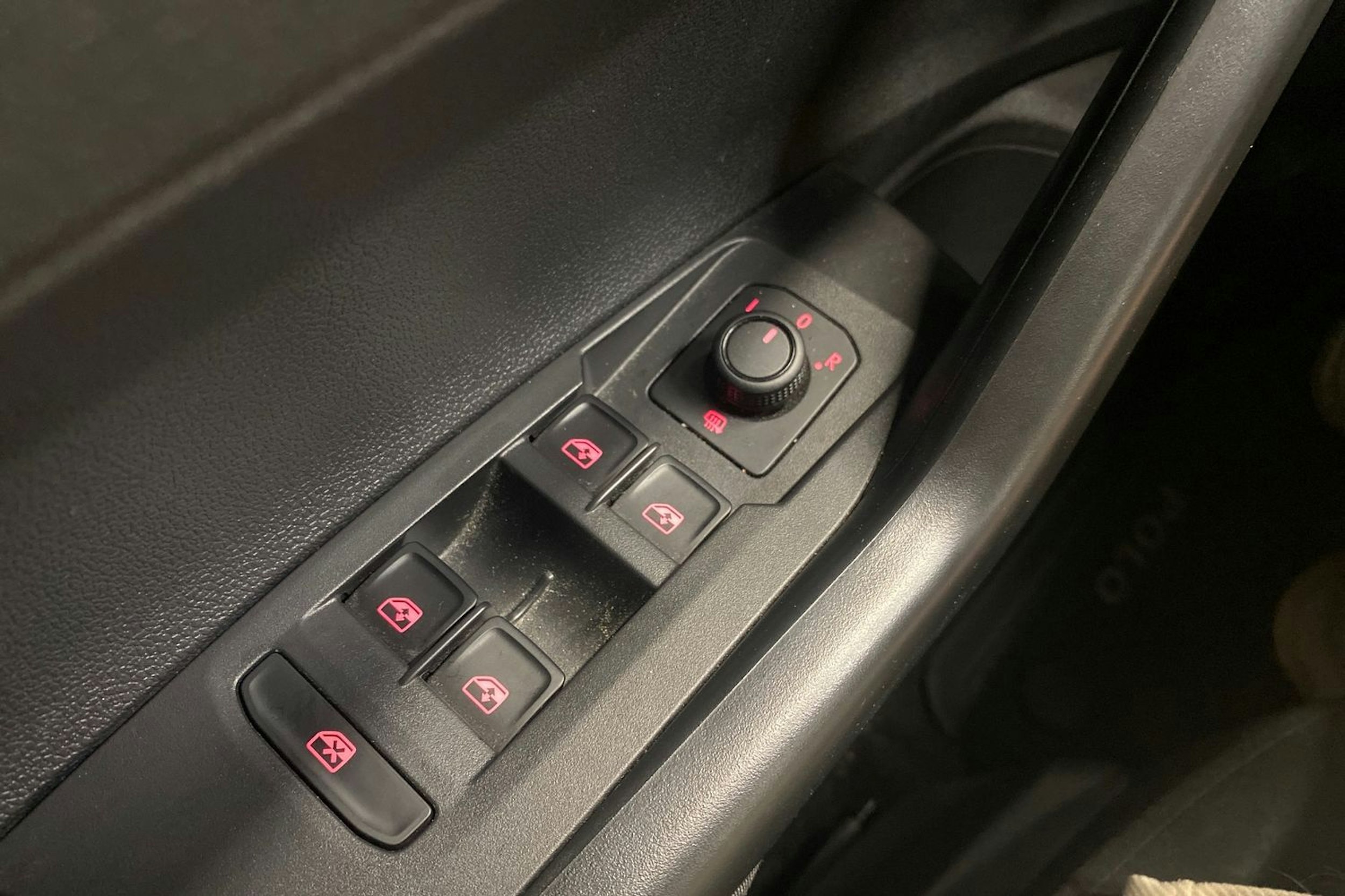 punainen Volkswagen Polo 2021 kuva 14.