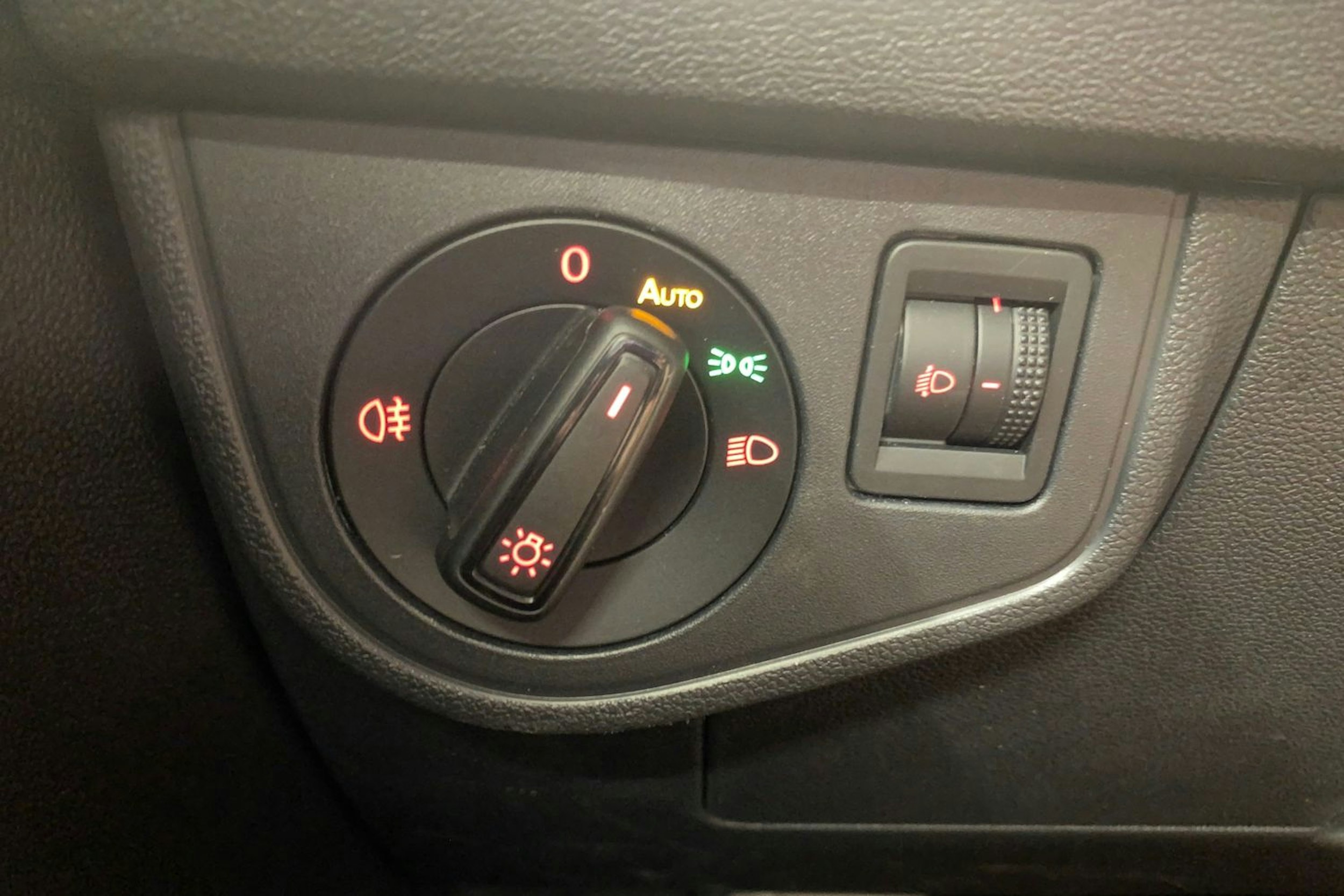 punainen Volkswagen Polo 2021 kuva 15.