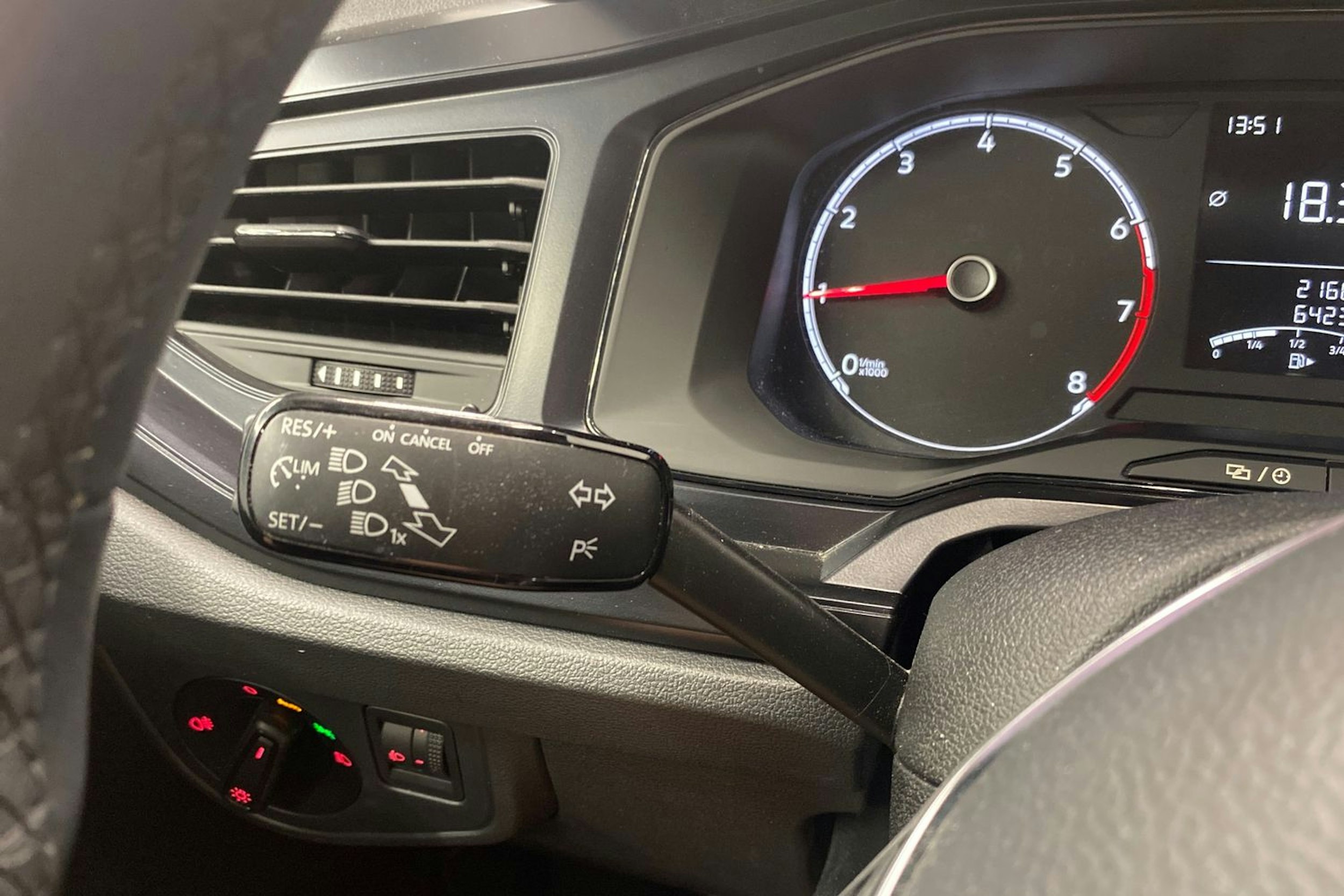 punainen Volkswagen Polo 2021 kuva 16.