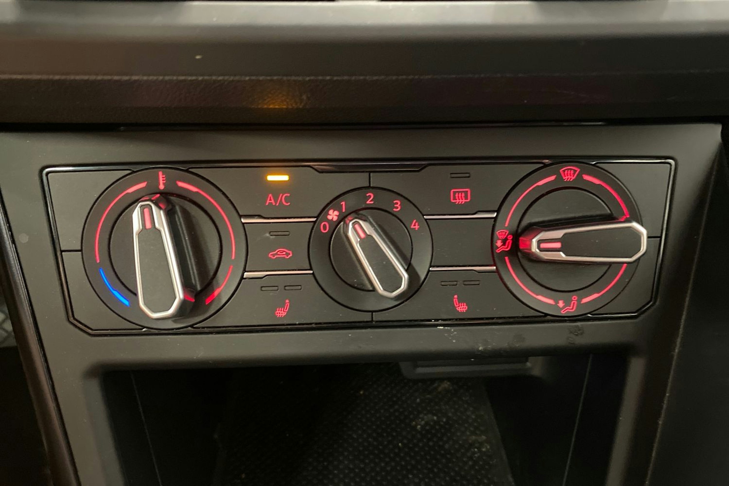 punainen Volkswagen Polo 2021 kuva 19.