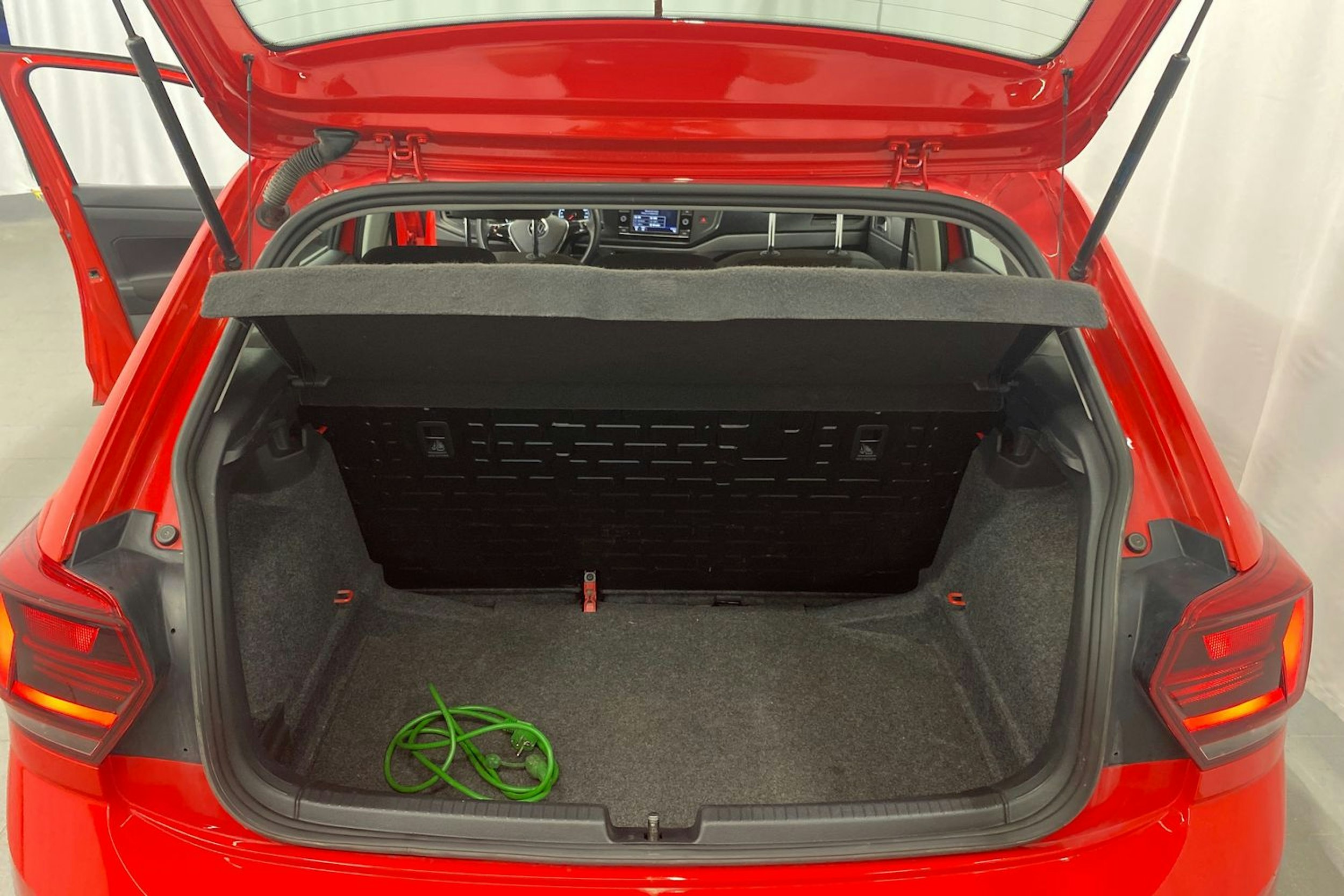 punainen Volkswagen Polo 2021 kuva 21.