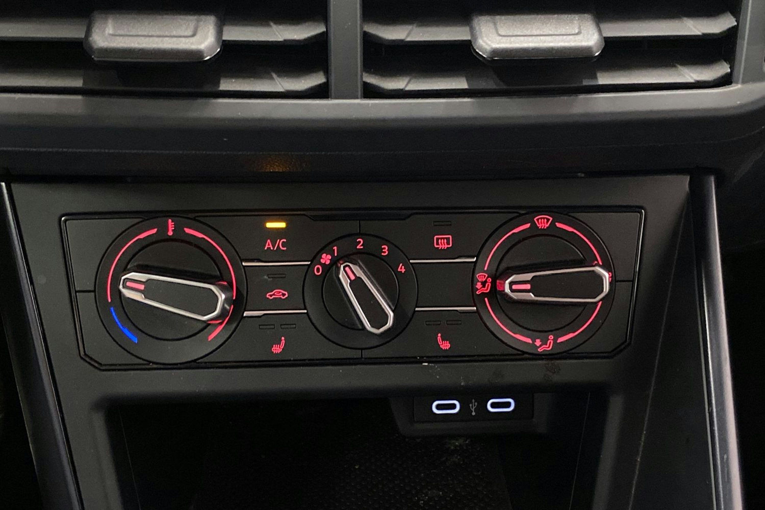 punainen Volkswagen Polo 2021 kuva 24.