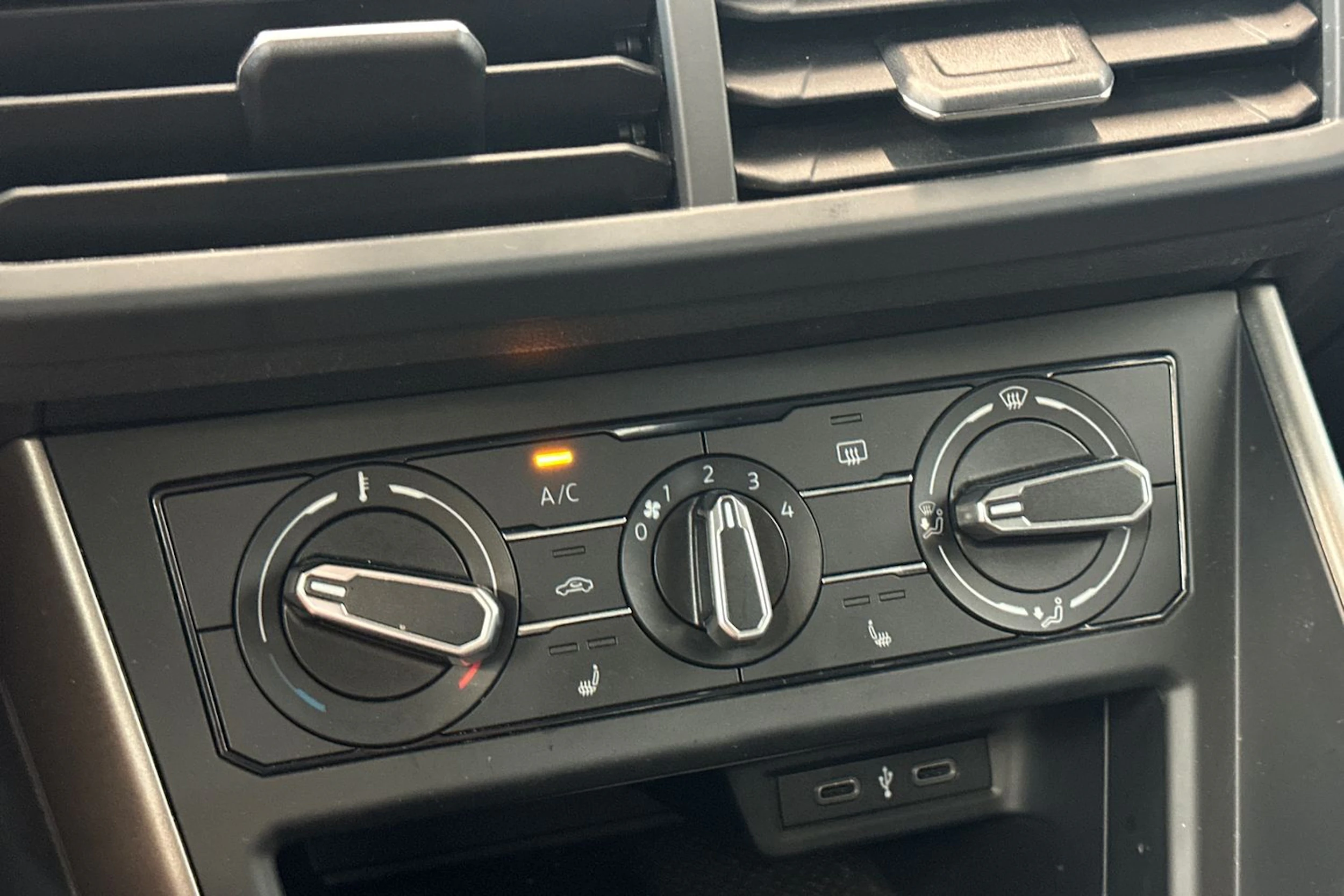 valkoinen Volkswagen Polo 2021 kuva 20.