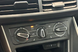 valkoinen Volkswagen Polo 2021 kuva 20.