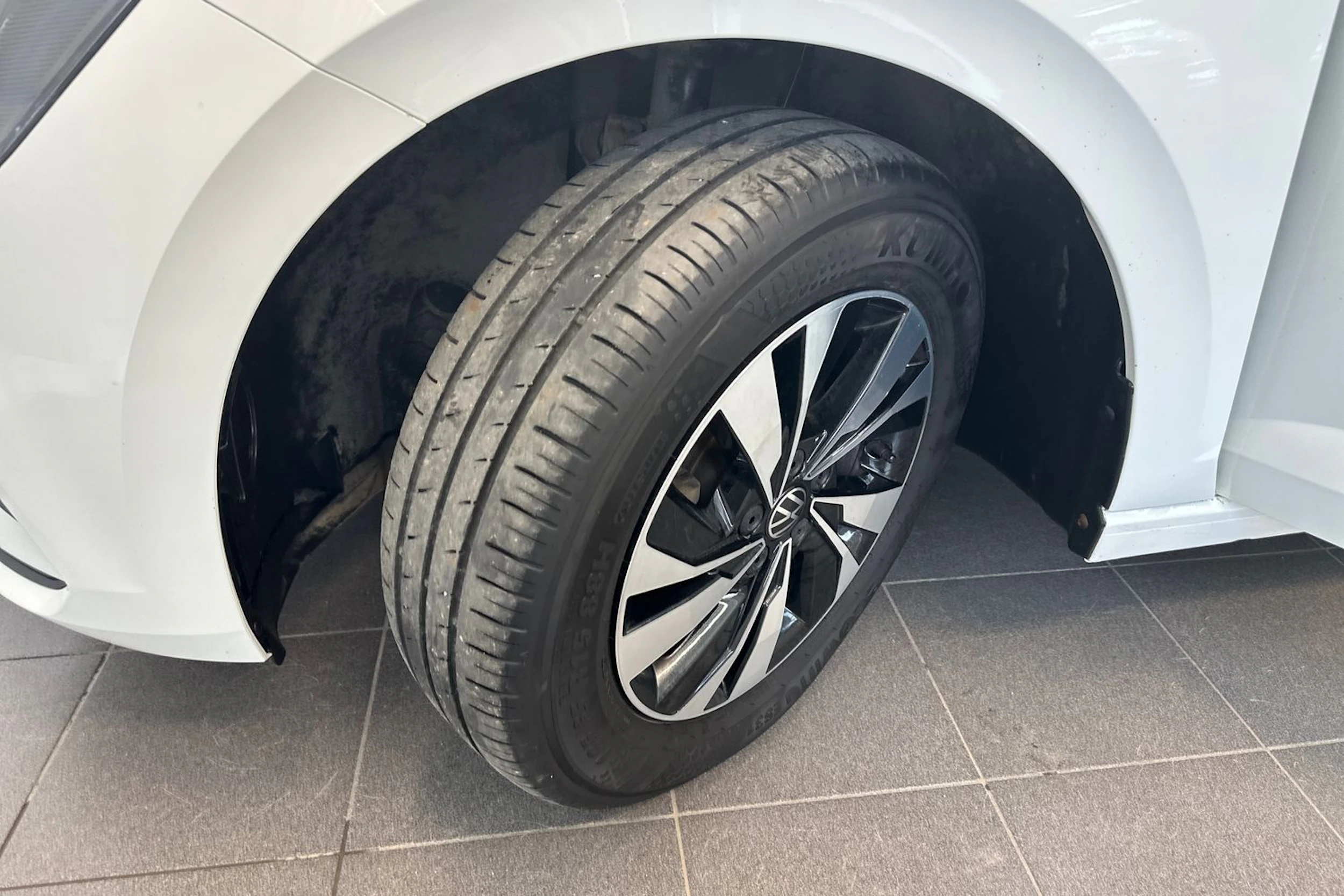 valkoinen Volkswagen Polo 2021 kuva 22.