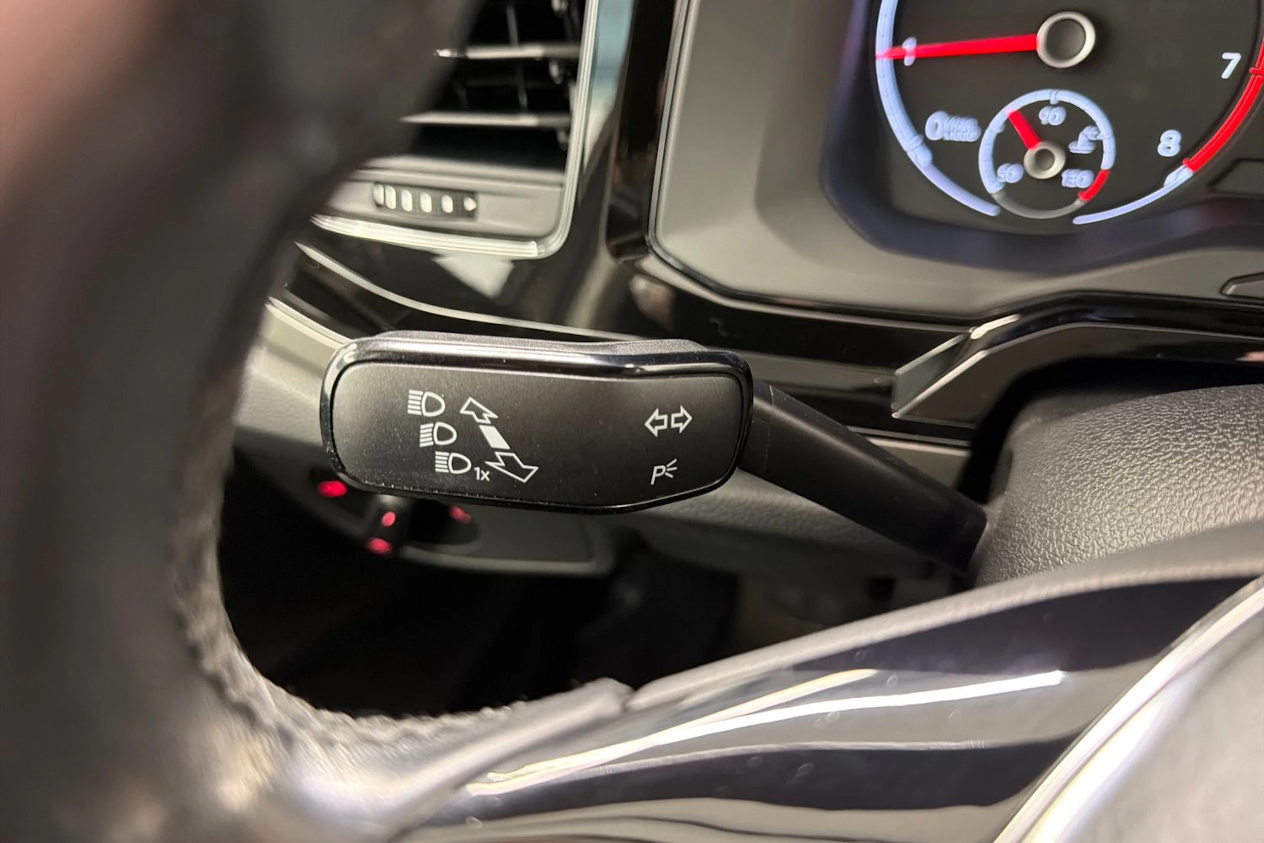 harmaa Volkswagen Polo 2021 kuva 16.