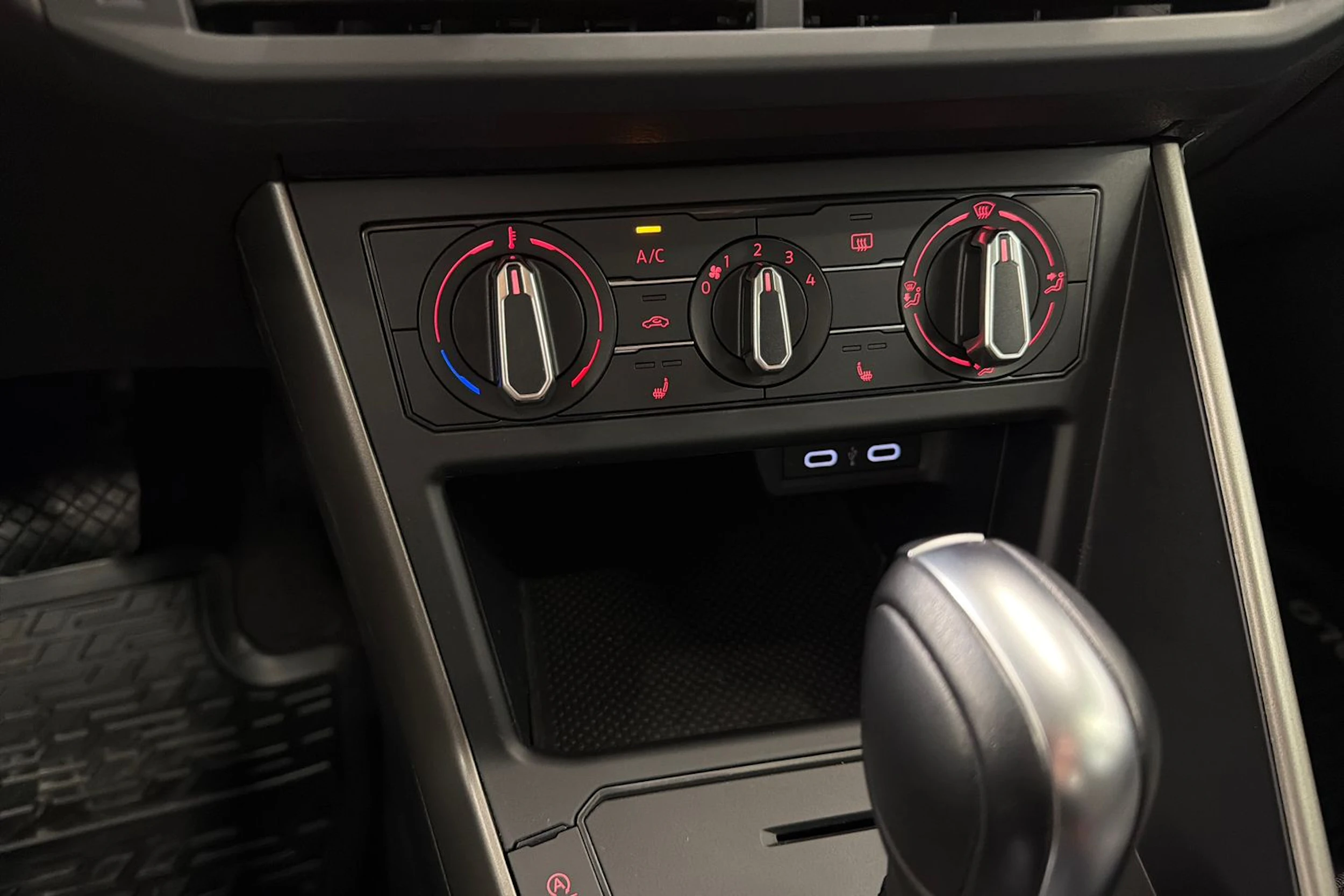 harmaa Volkswagen Polo 2021 kuva 20.
