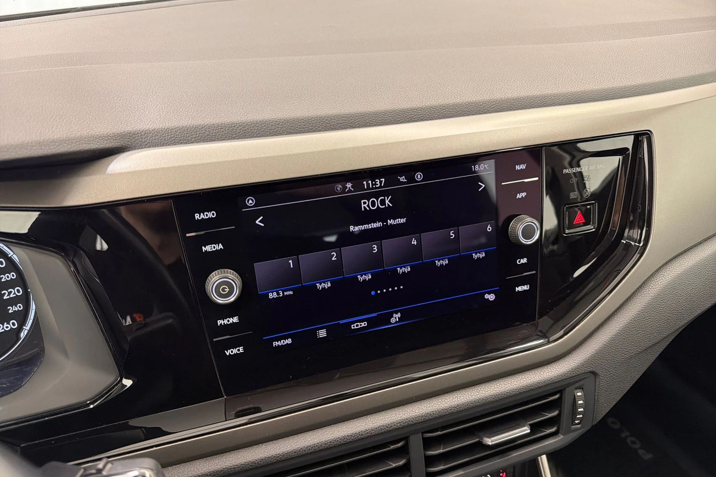 harmaa Volkswagen Polo 2021 kuva 21.