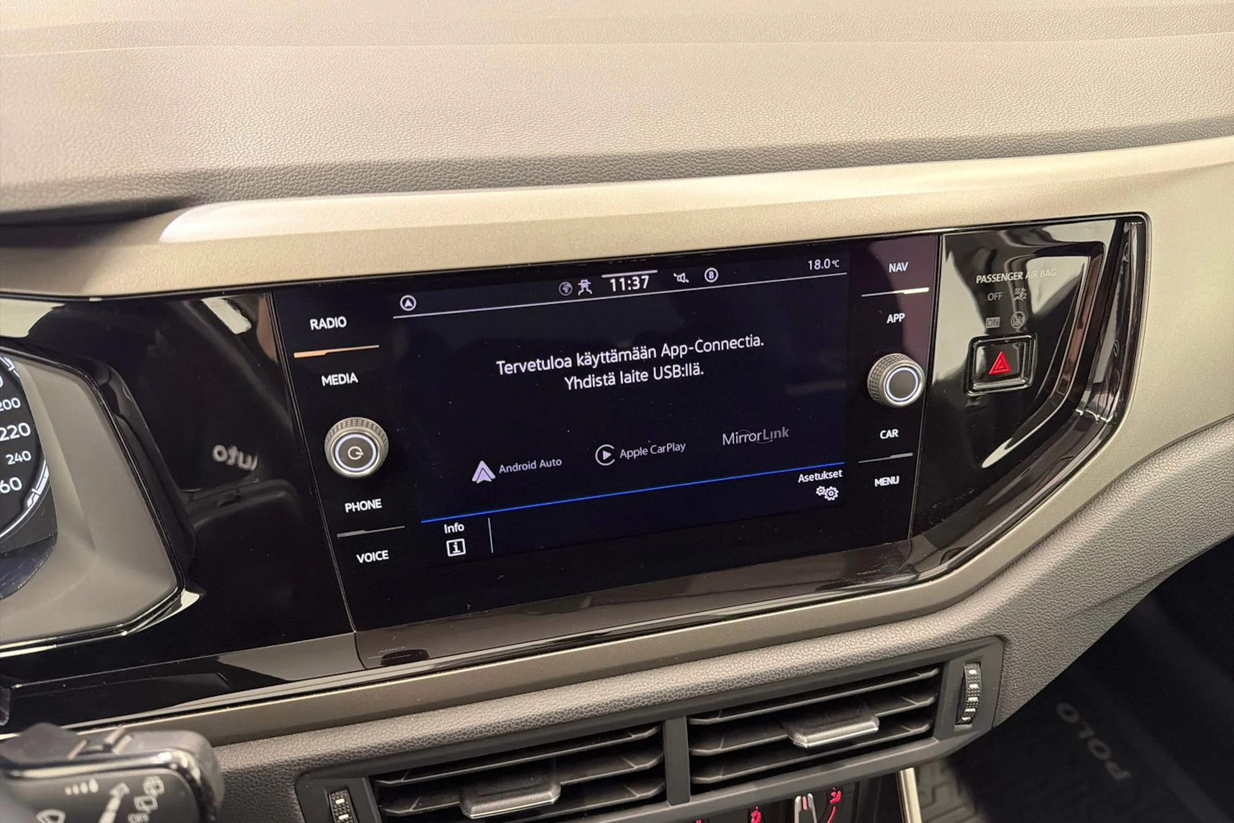 harmaa Volkswagen Polo 2021 kuva 22.