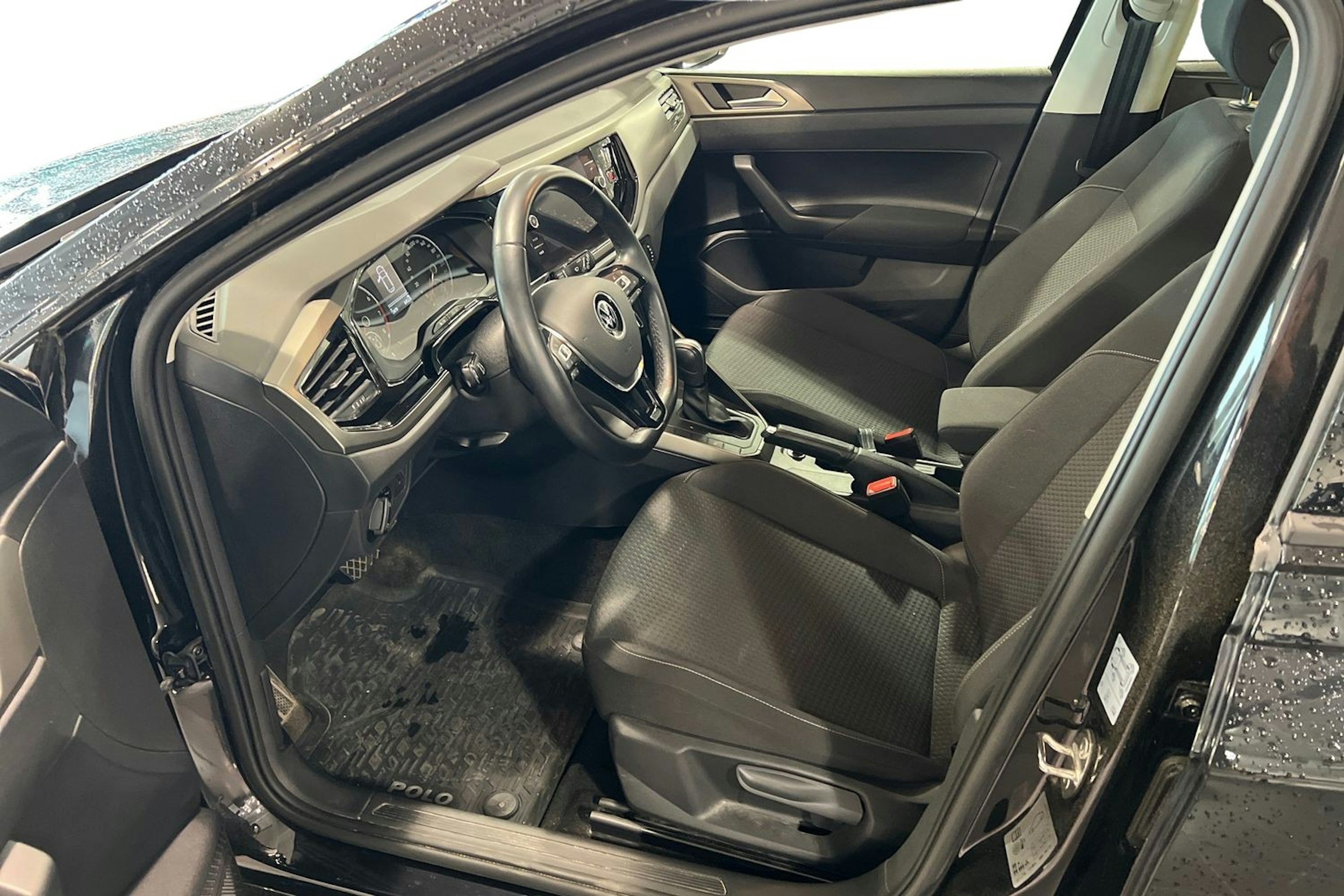 Musta Volkswagen POLO 2021 kuva 3.