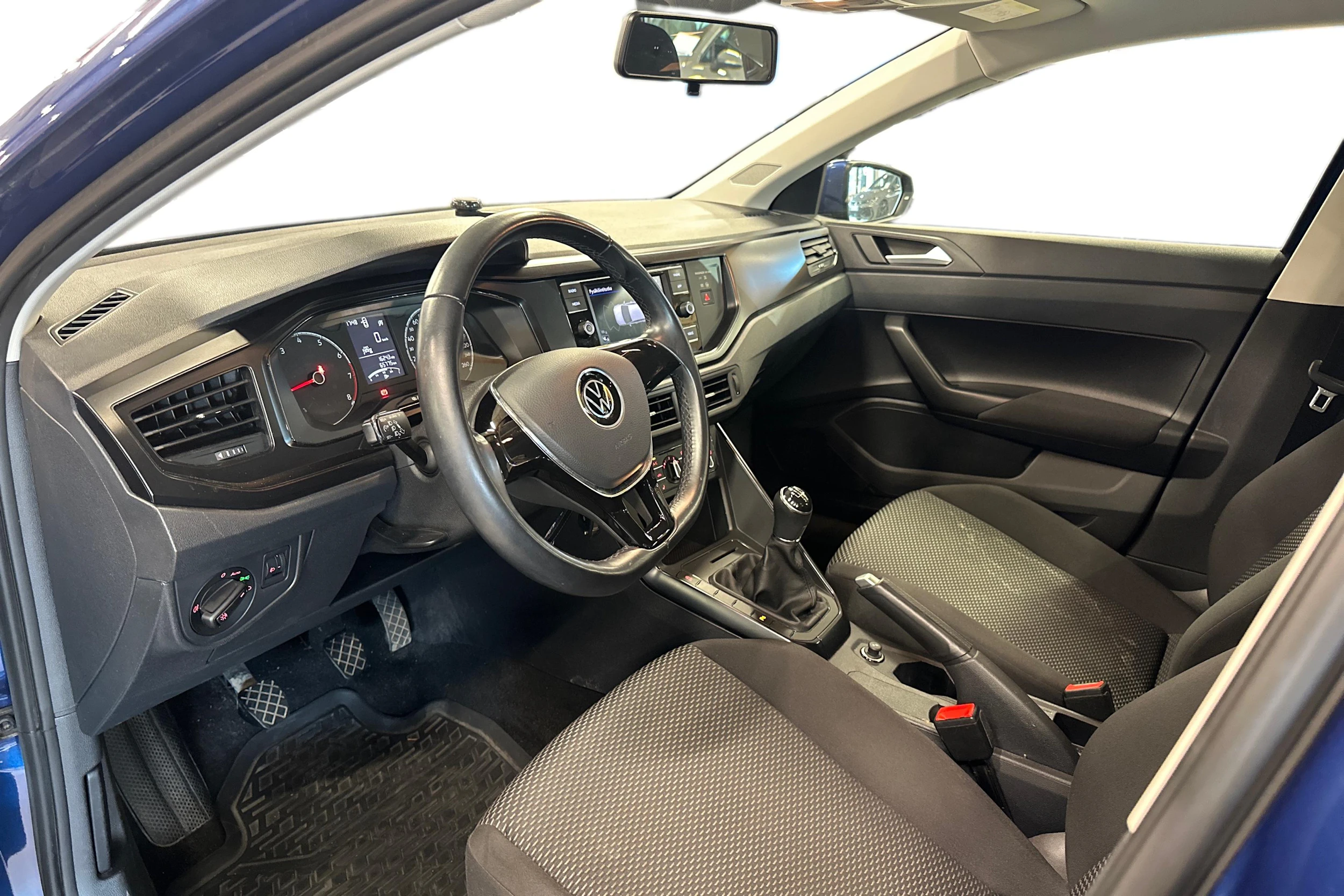 sininen Volkswagen Polo 2021 kuva 3.