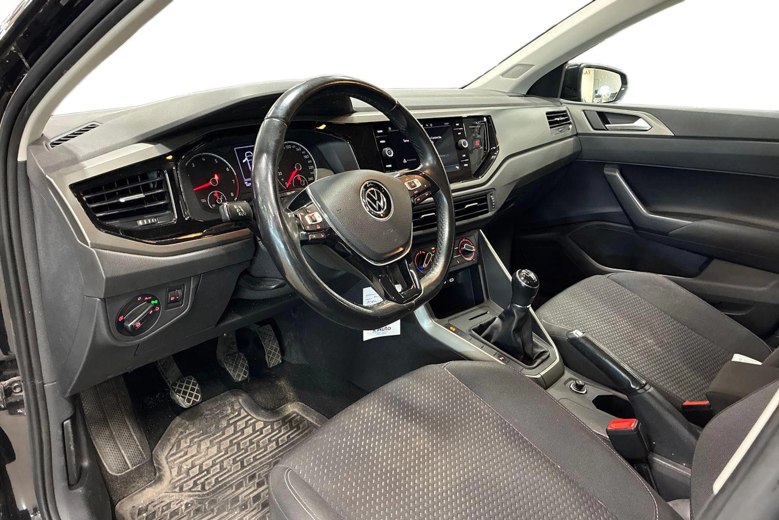 musta Volkswagen Polo 2021 kuva 3.