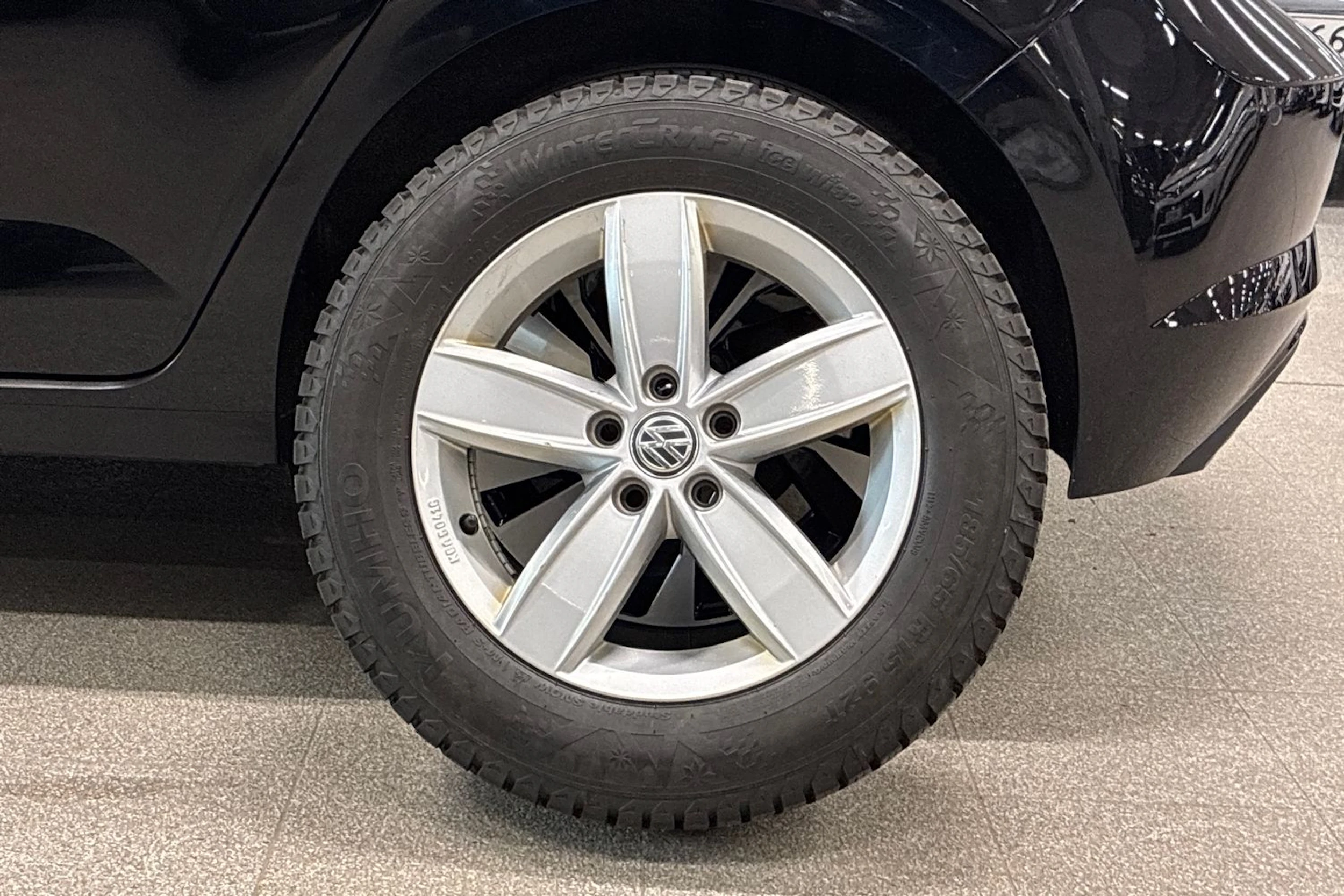 musta Volkswagen Polo 2021 kuva 13.