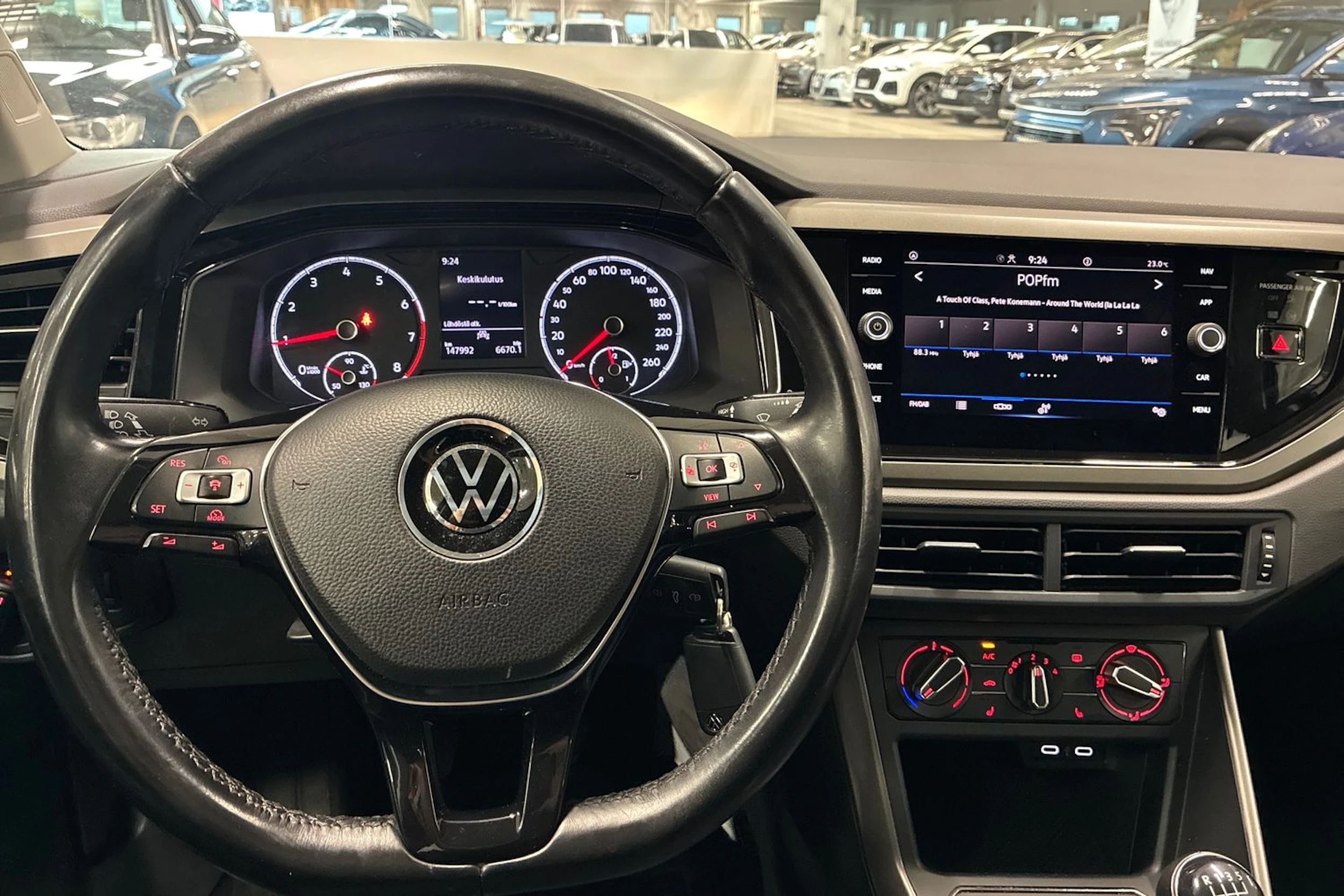 musta Volkswagen Polo 2021 kuva 15.