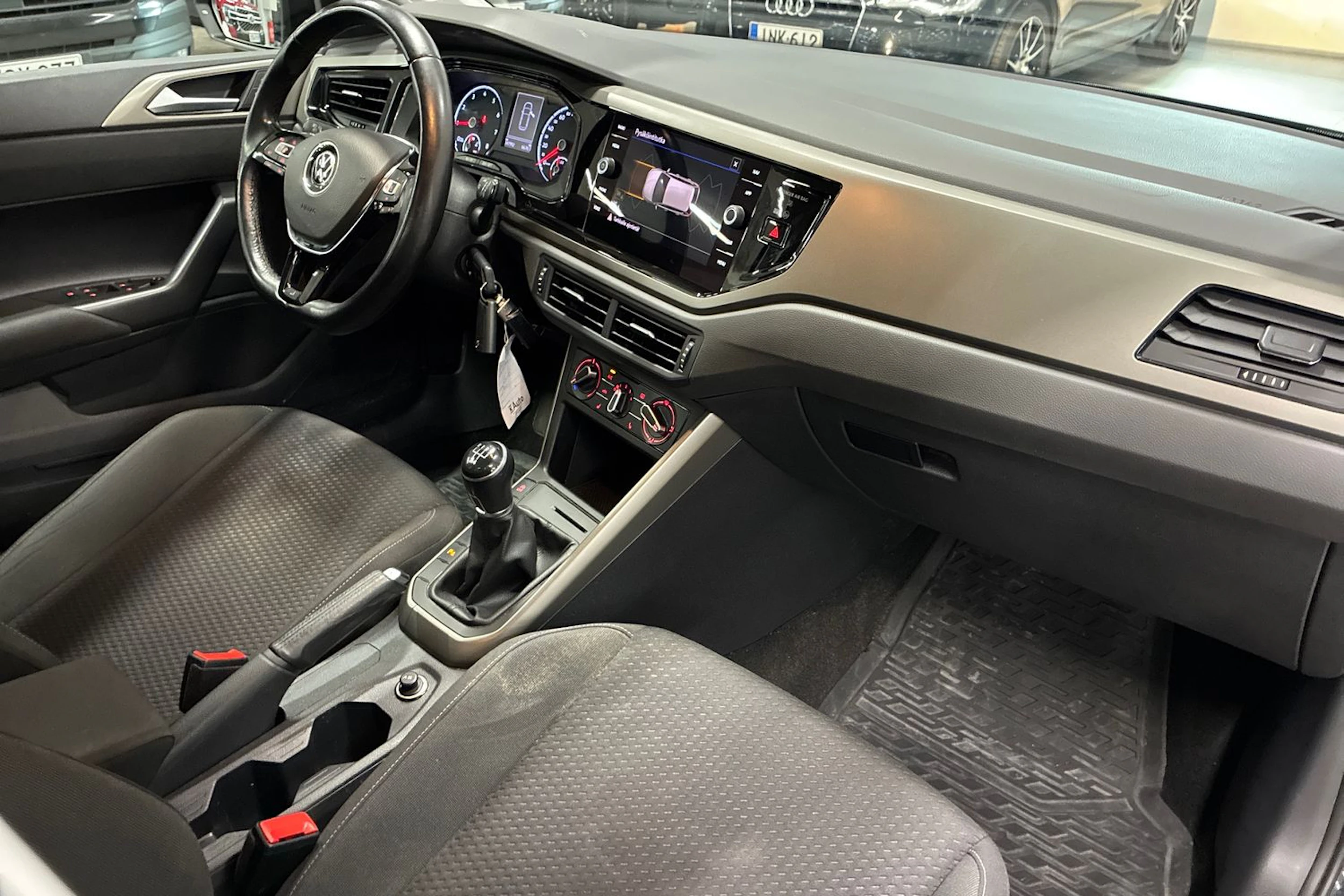 musta Volkswagen Polo 2021 kuva 27.