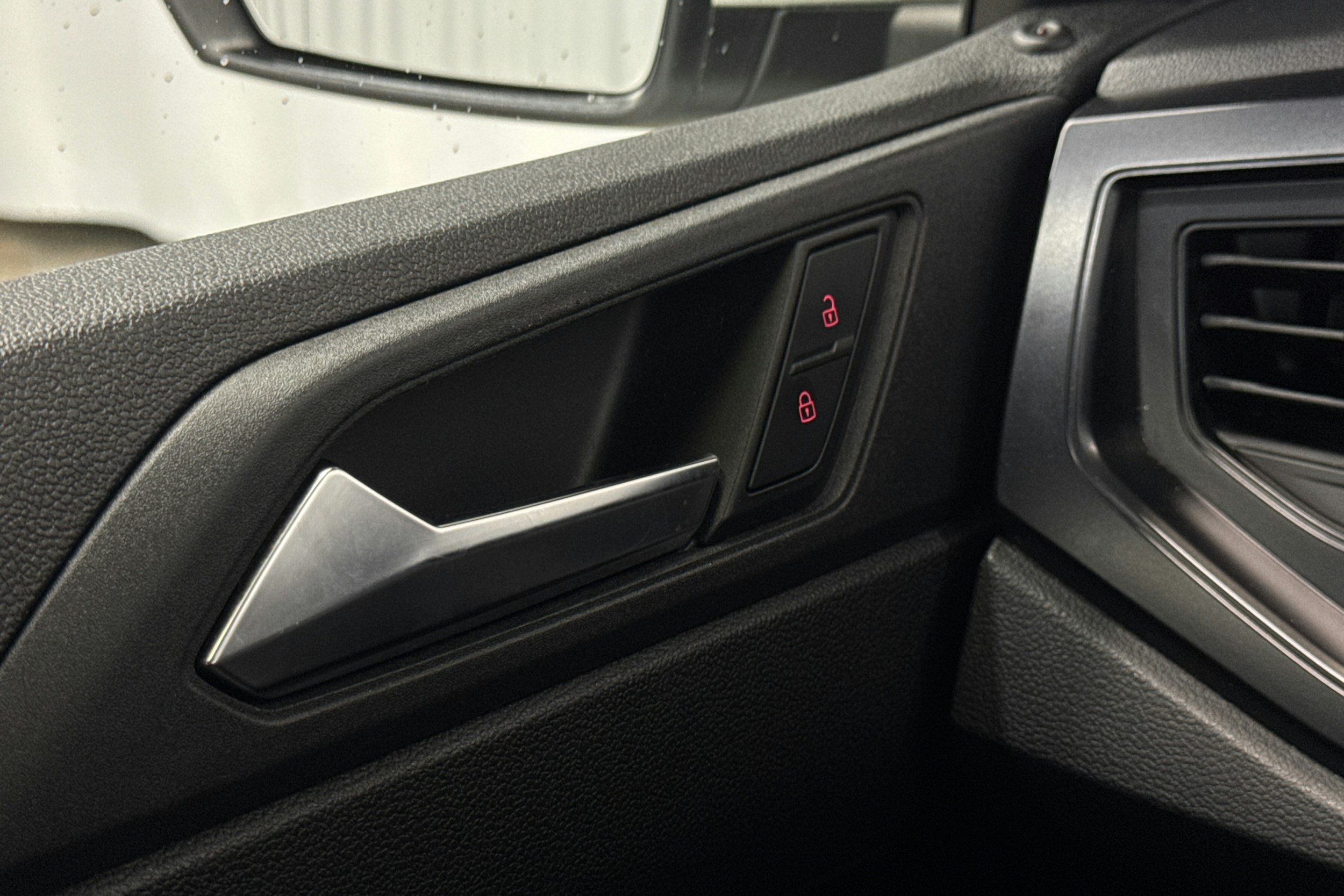 valkoinen Volkswagen Polo 2021 kuva 15.