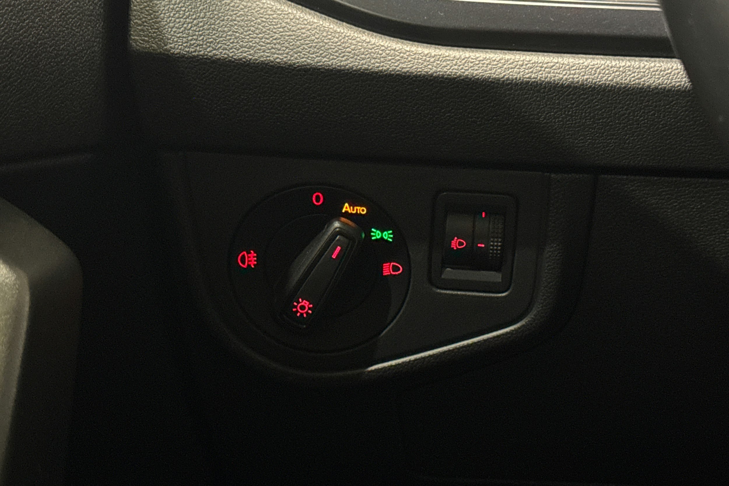 valkoinen Volkswagen Polo 2021 kuva 16.