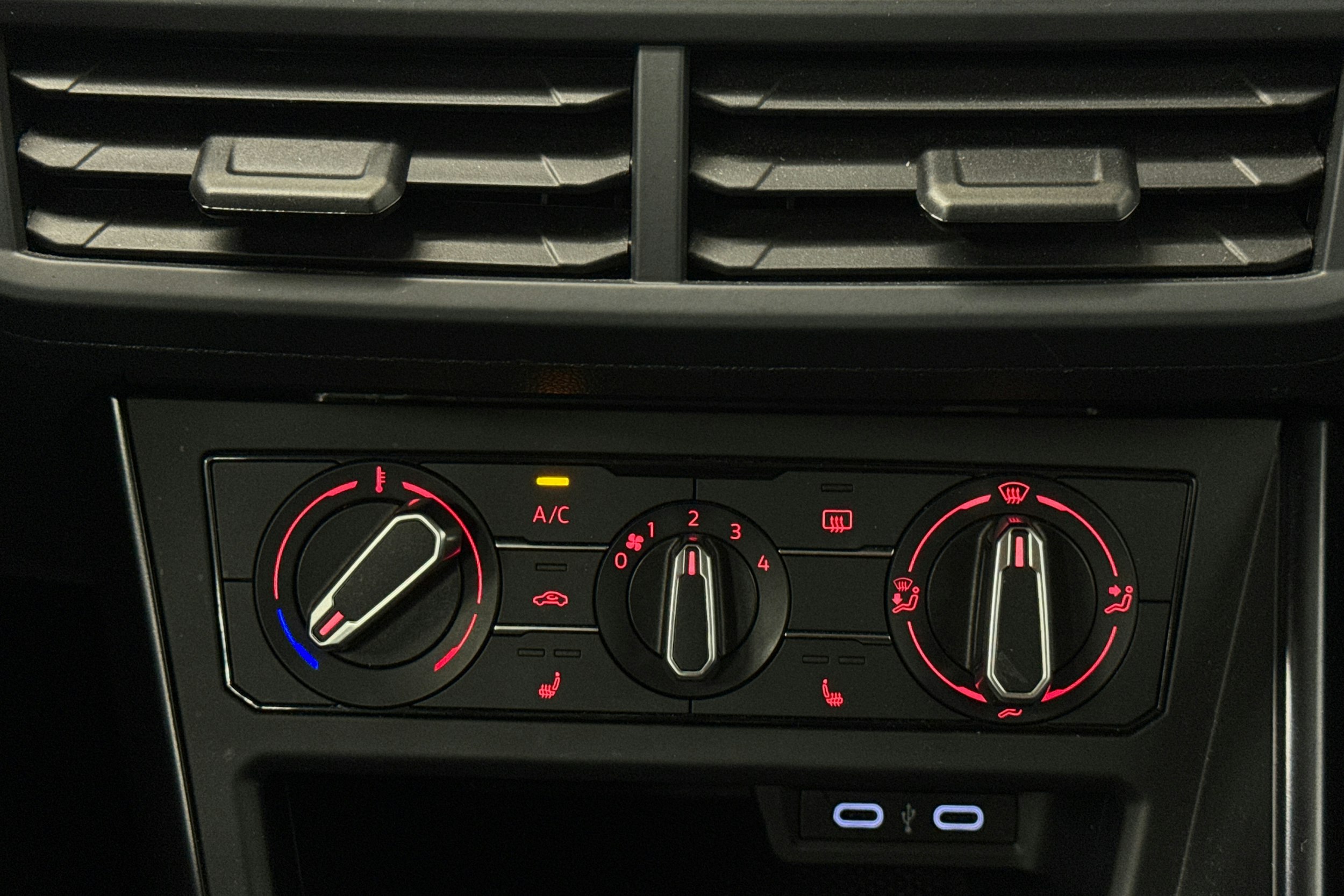 valkoinen Volkswagen Polo 2021 kuva 21.