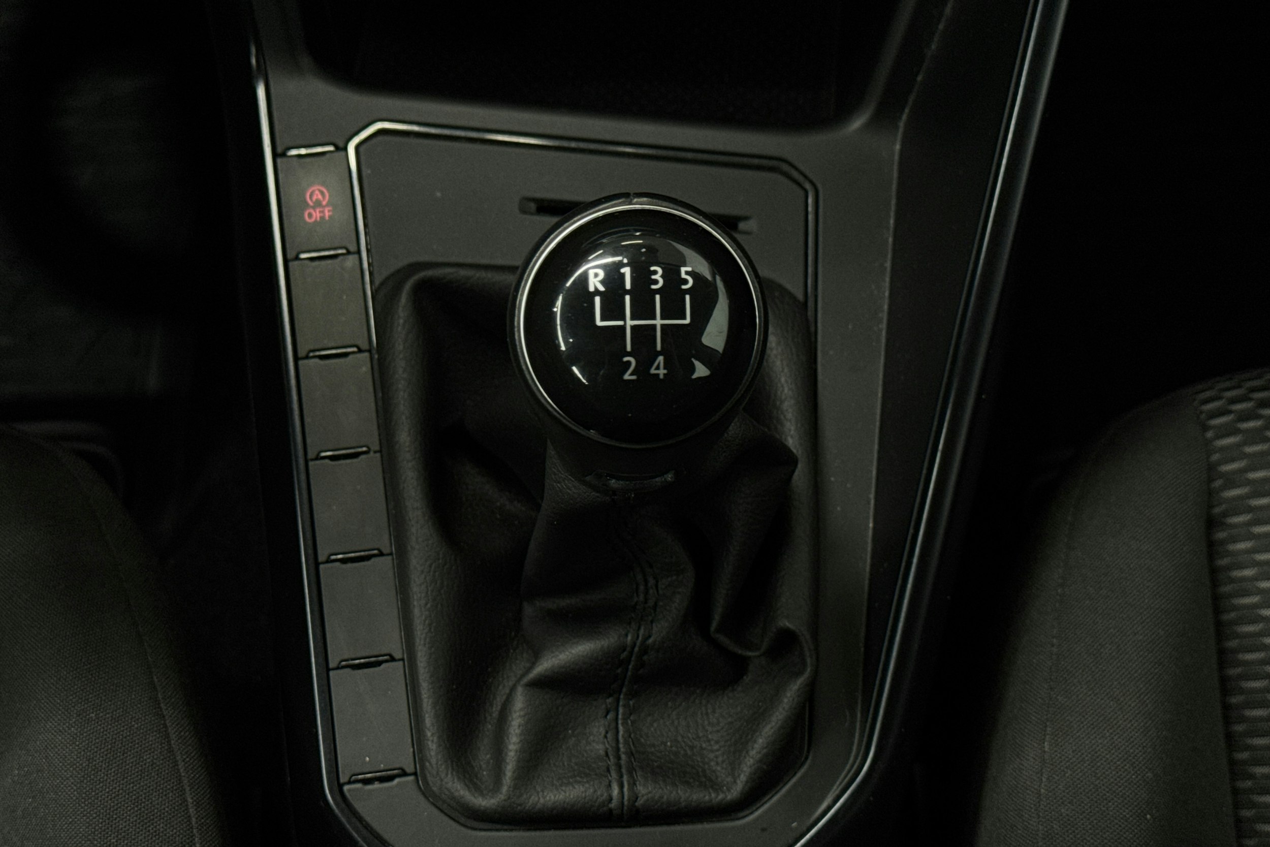 valkoinen Volkswagen Polo 2021 kuva 24.