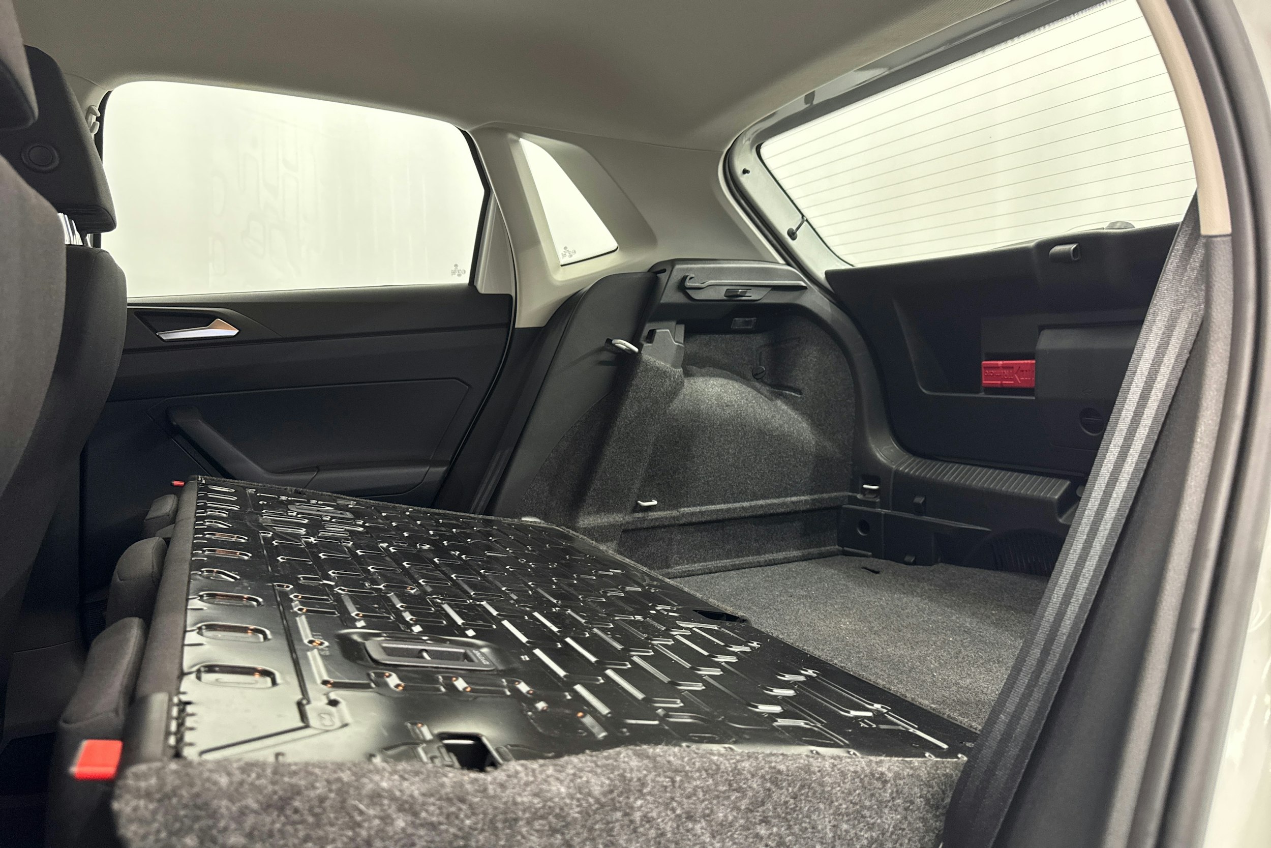 valkoinen Volkswagen Polo 2021 kuva 30.