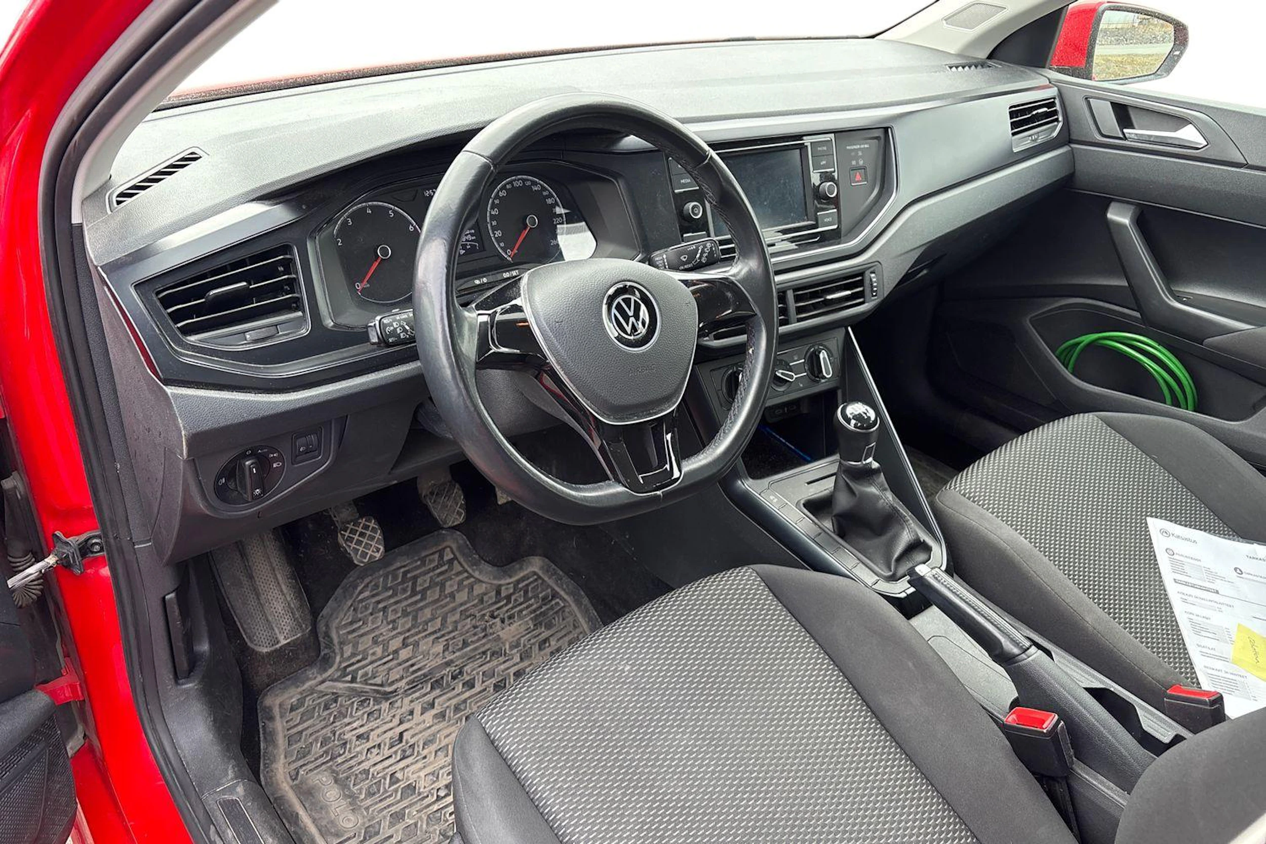 punainen Volkswagen Polo 2021 kuva 3.