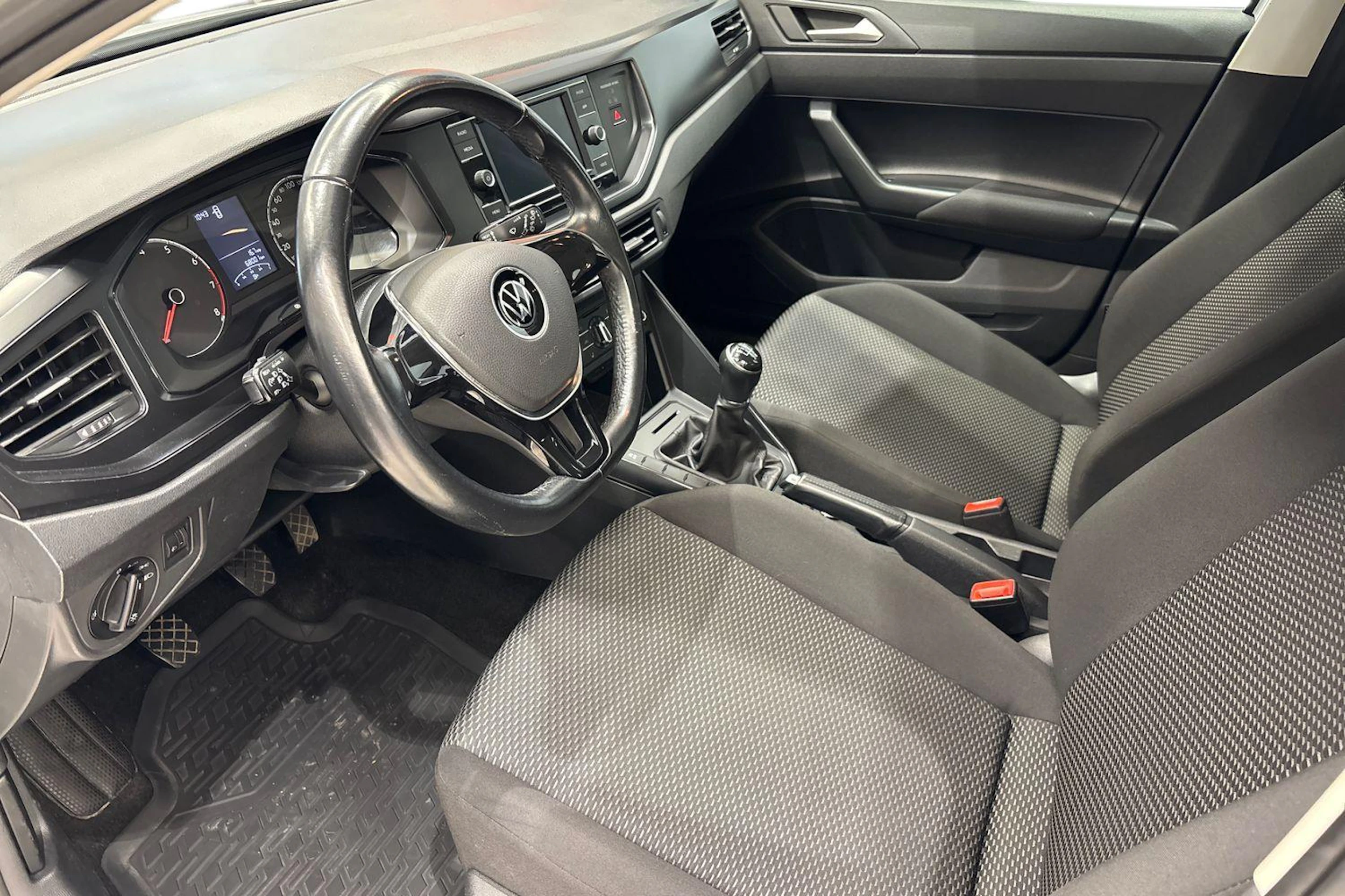 Valkoinen Volkswagen POLO 2021 kuva 6.