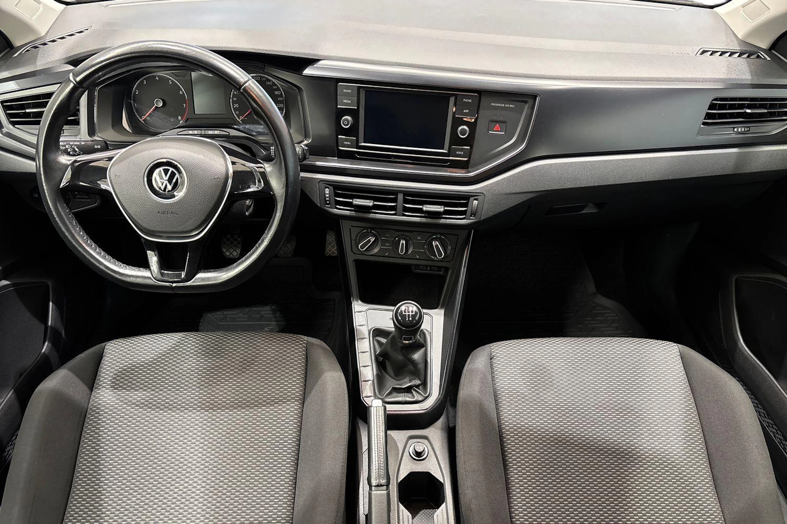 Valkoinen Volkswagen POLO 2021 kuva 7.