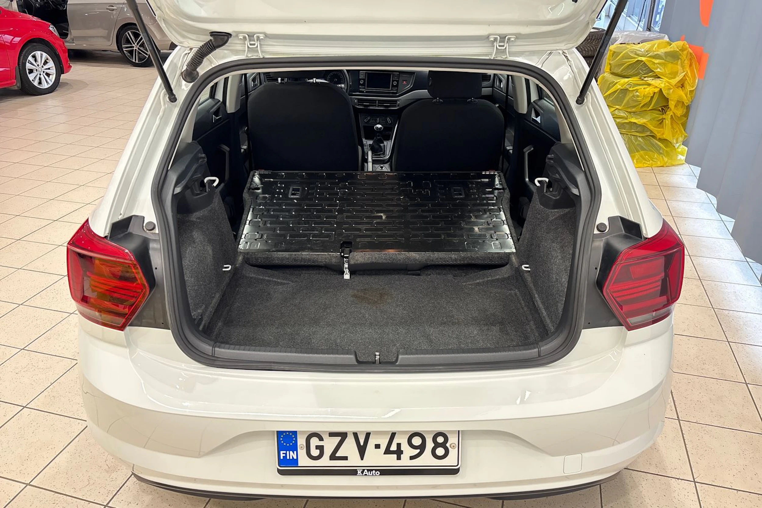 Valkoinen Volkswagen POLO 2021 kuva 11.