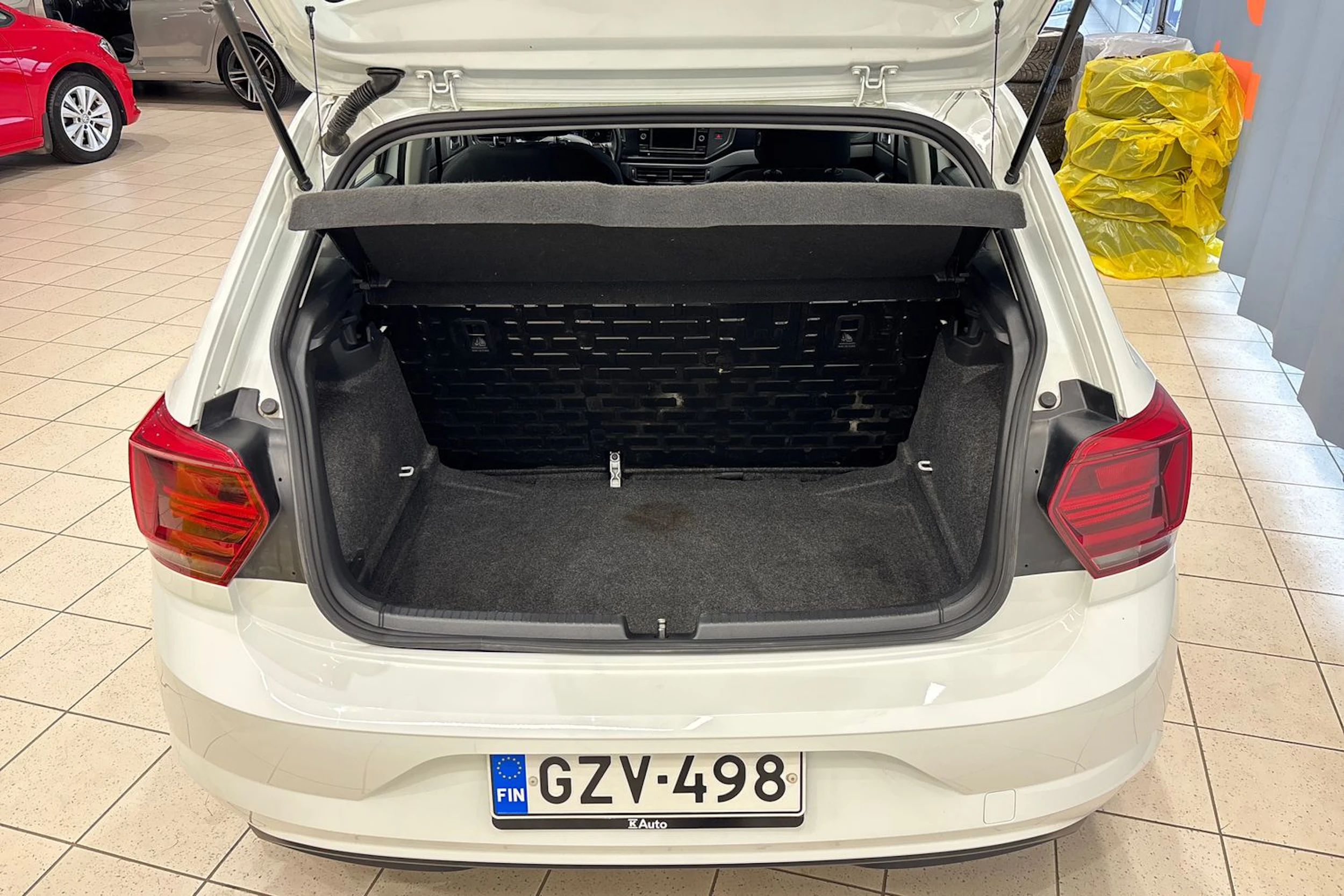 Valkoinen Volkswagen POLO 2021 kuva 12.