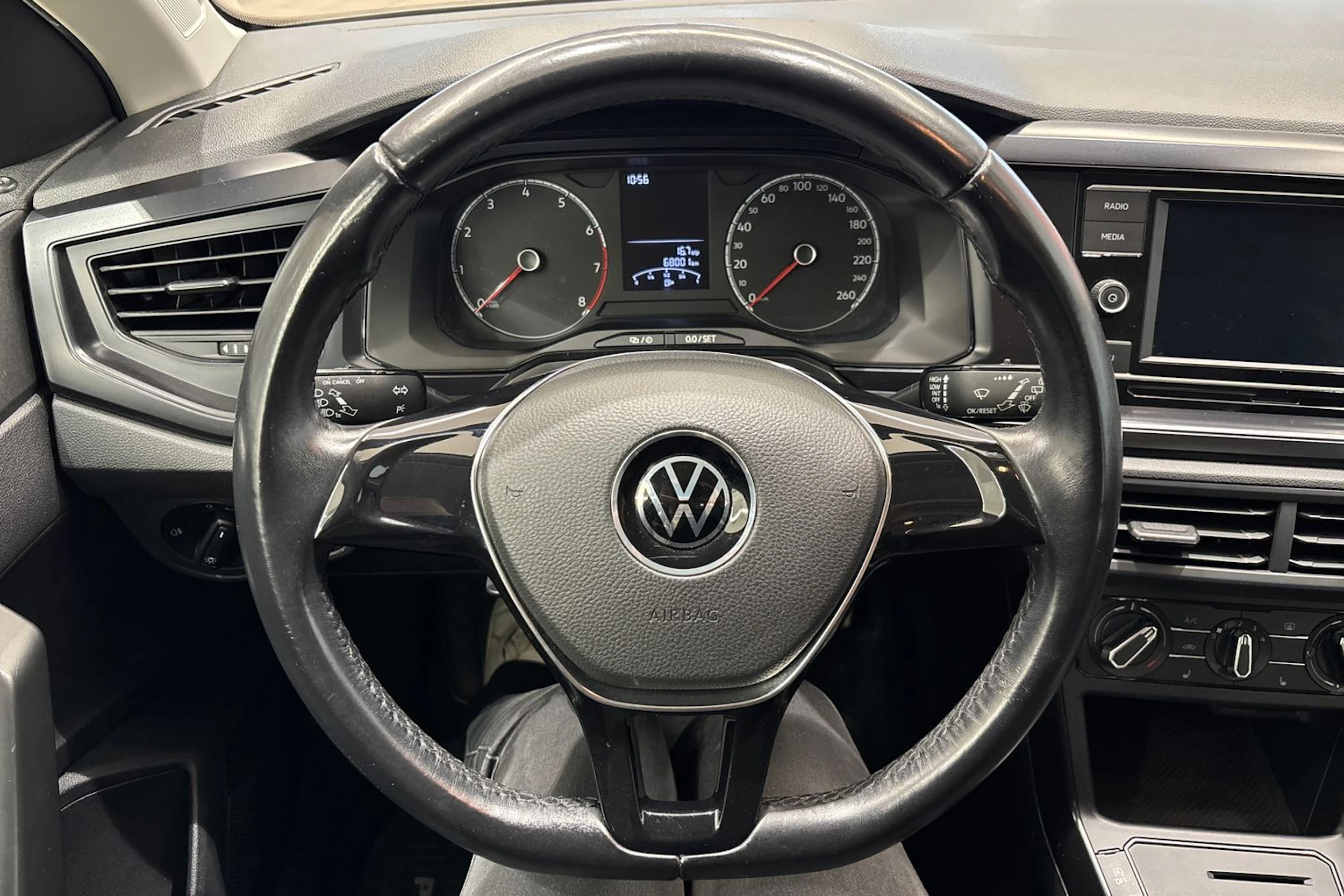 Valkoinen Volkswagen POLO 2021 kuva 13.
