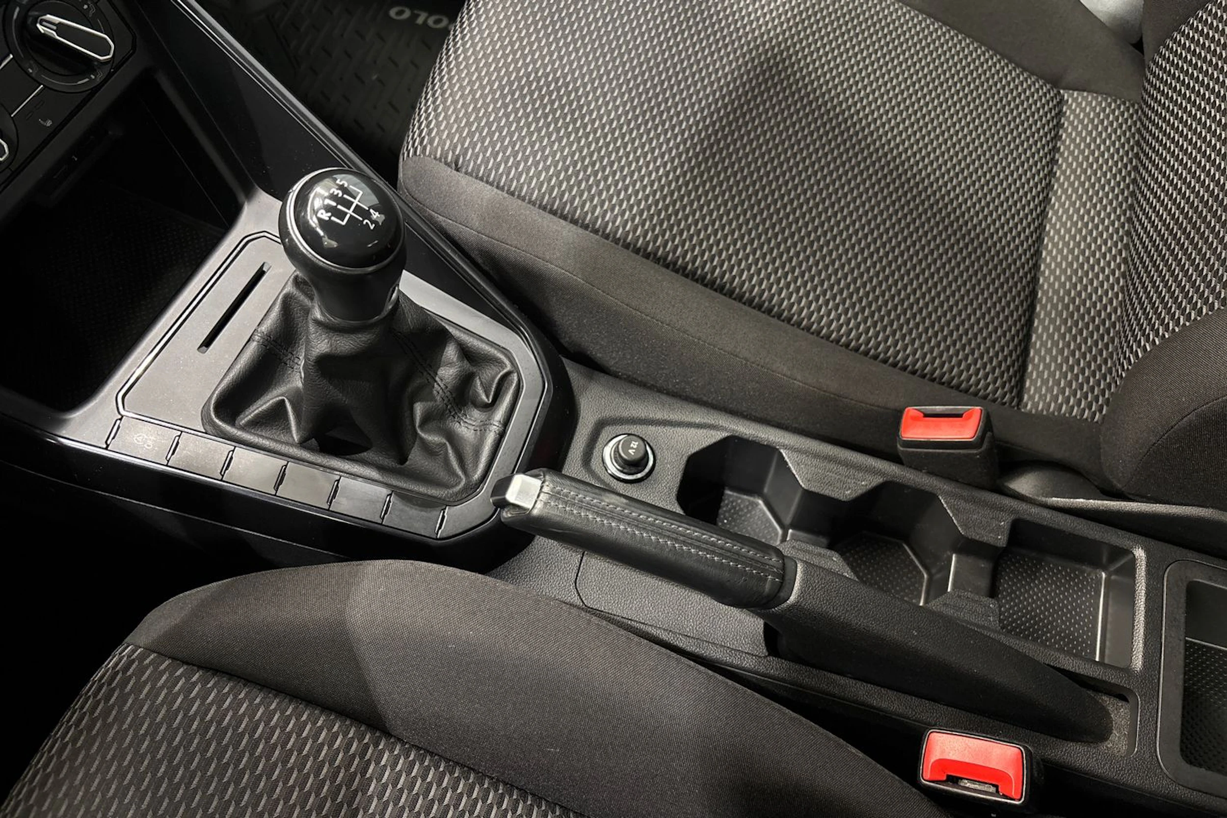 Valkoinen Volkswagen POLO 2021 kuva 19.