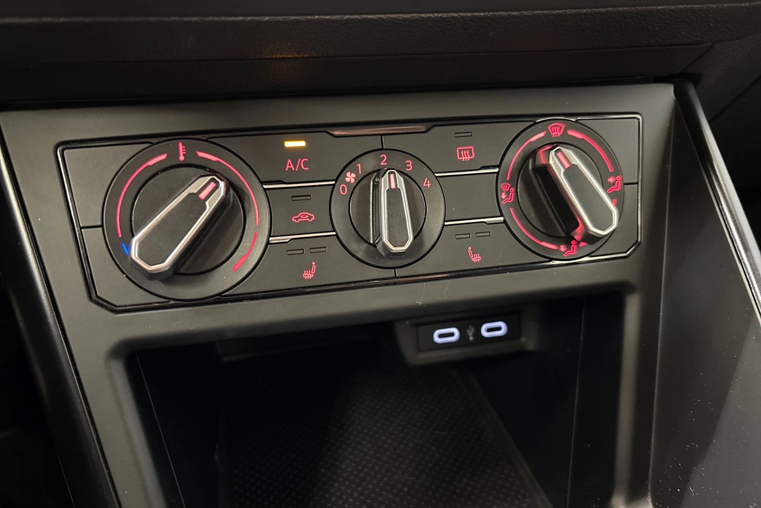 Valkoinen Volkswagen POLO 2021 kuva 20.