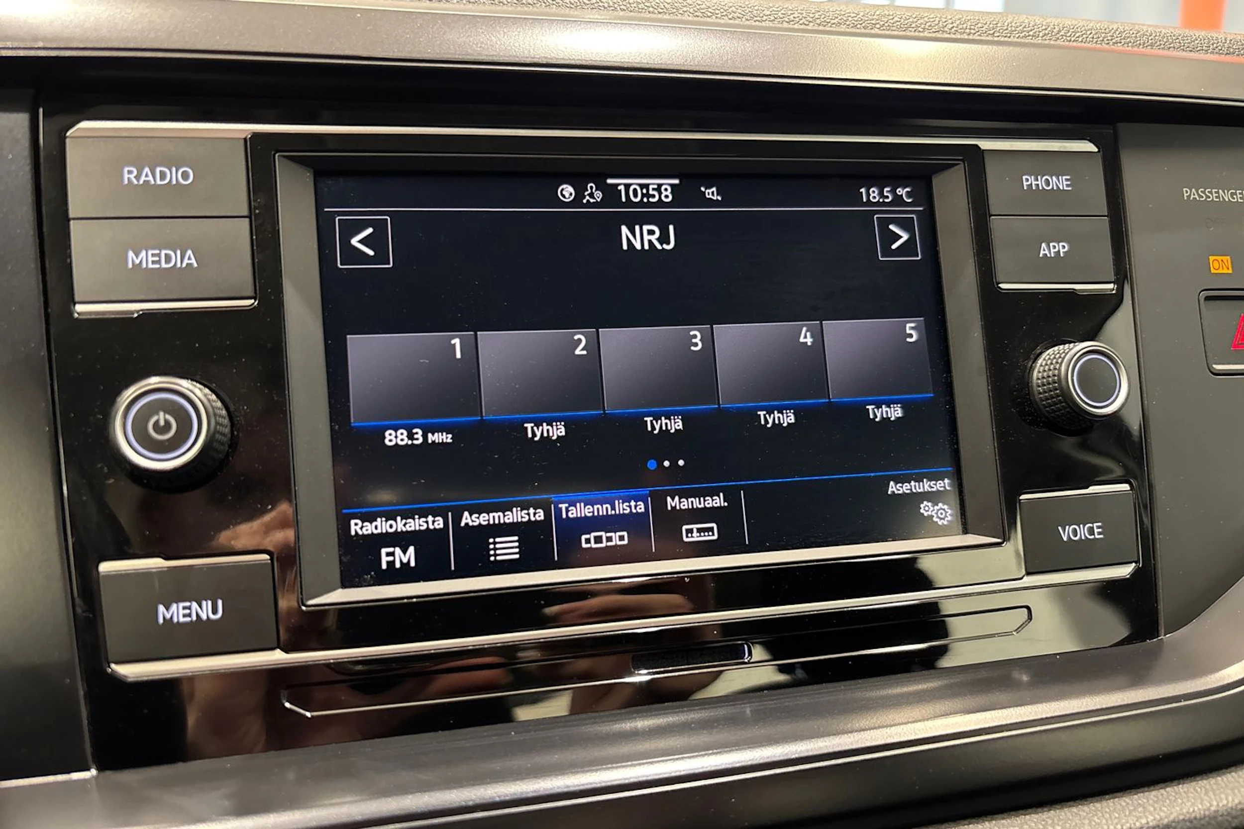 Valkoinen Volkswagen POLO 2021 kuva 21.
