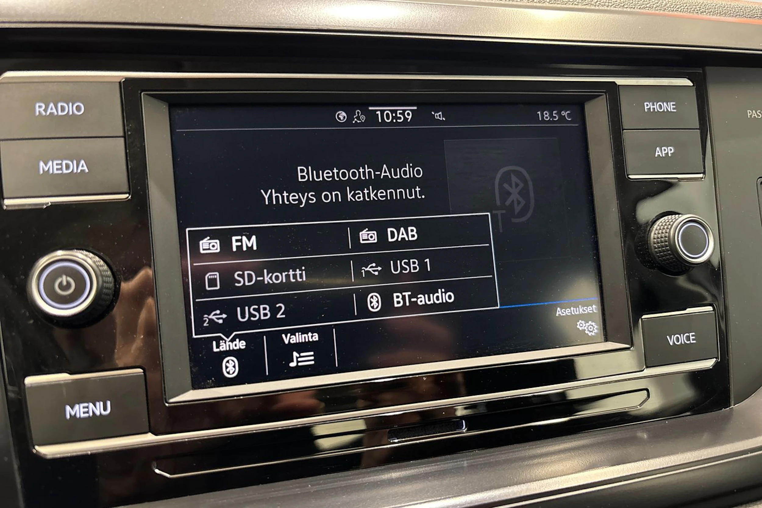 Valkoinen Volkswagen POLO 2021 kuva 22.