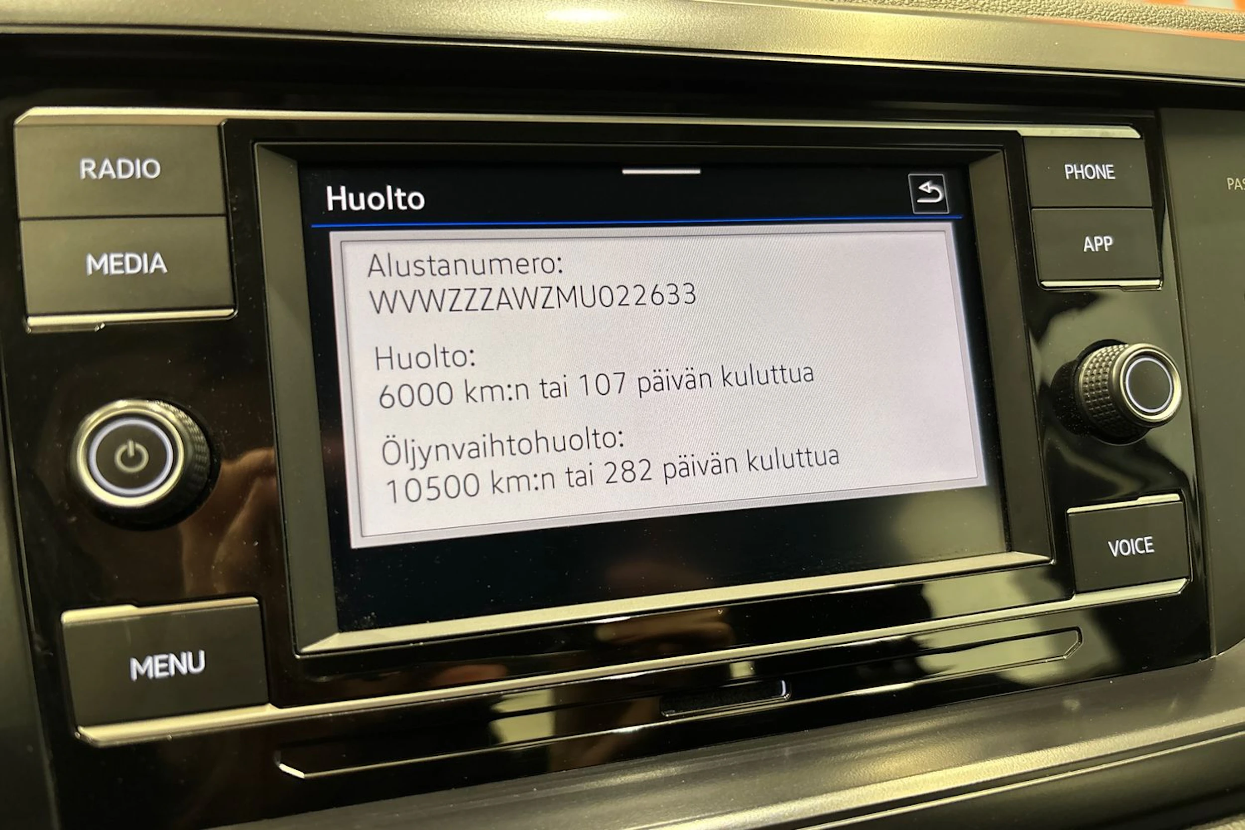 Valkoinen Volkswagen POLO 2021 kuva 23.
