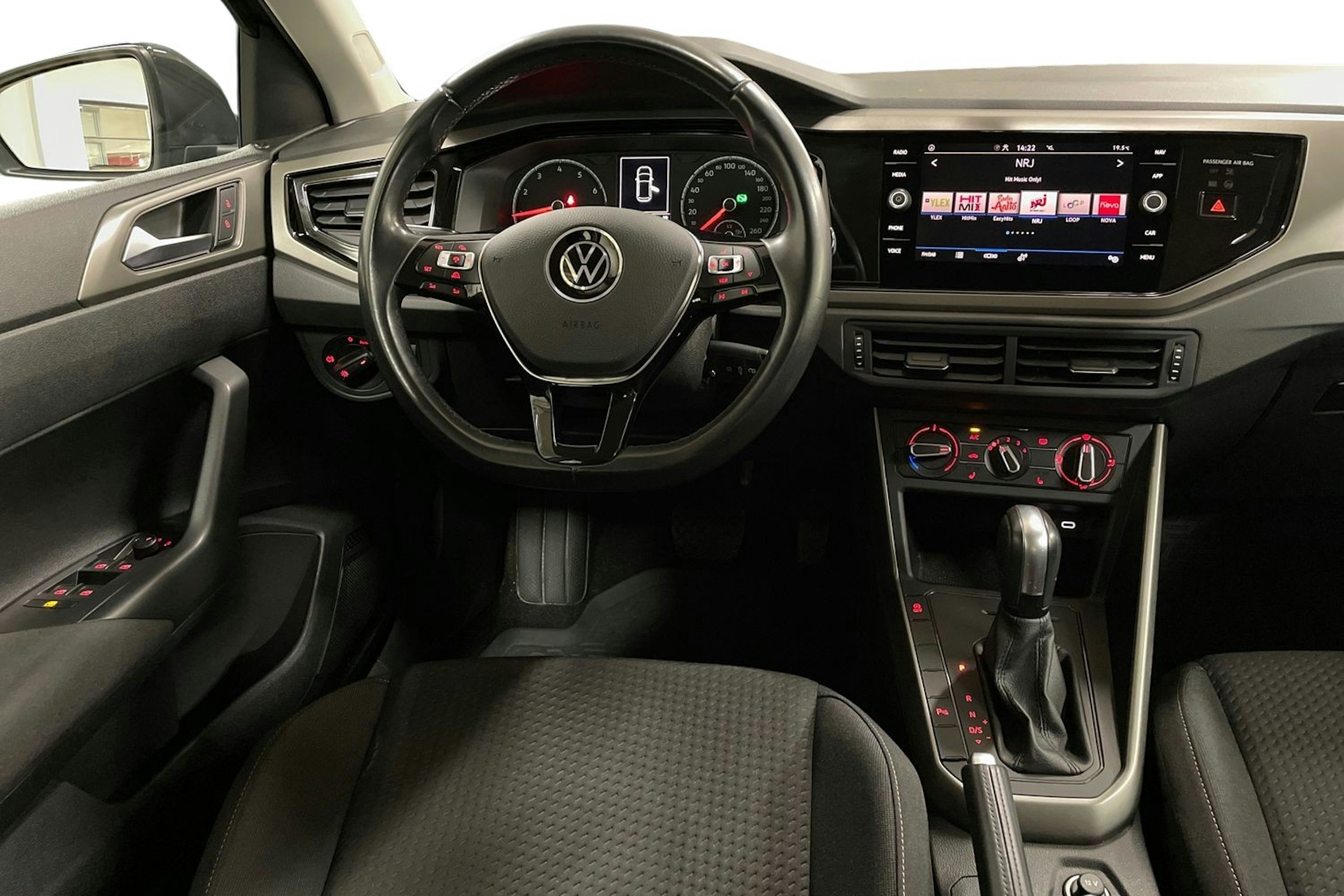harmaa Volkswagen Polo 2021 kuva 9.