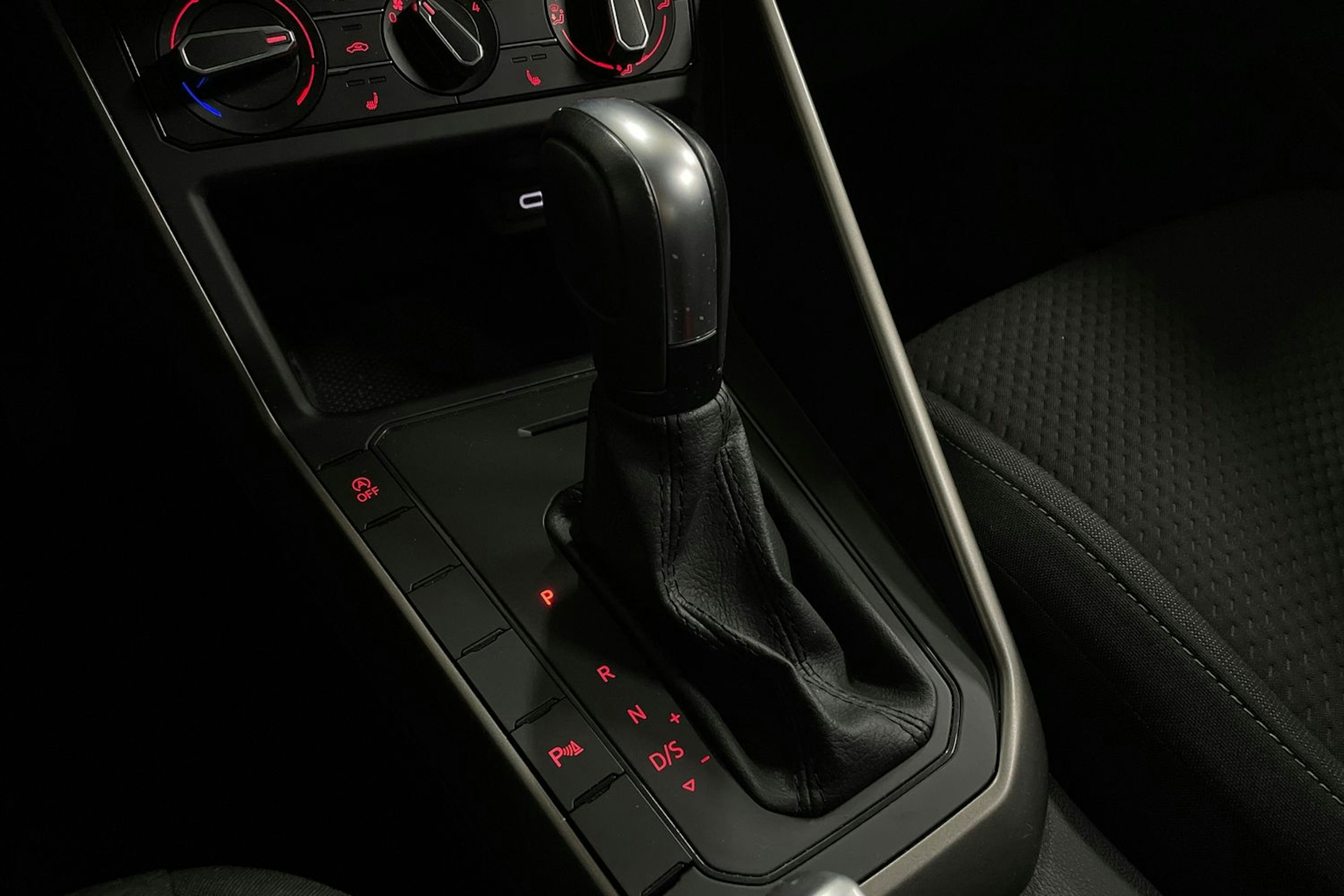 harmaa Volkswagen Polo 2021 kuva 26.
