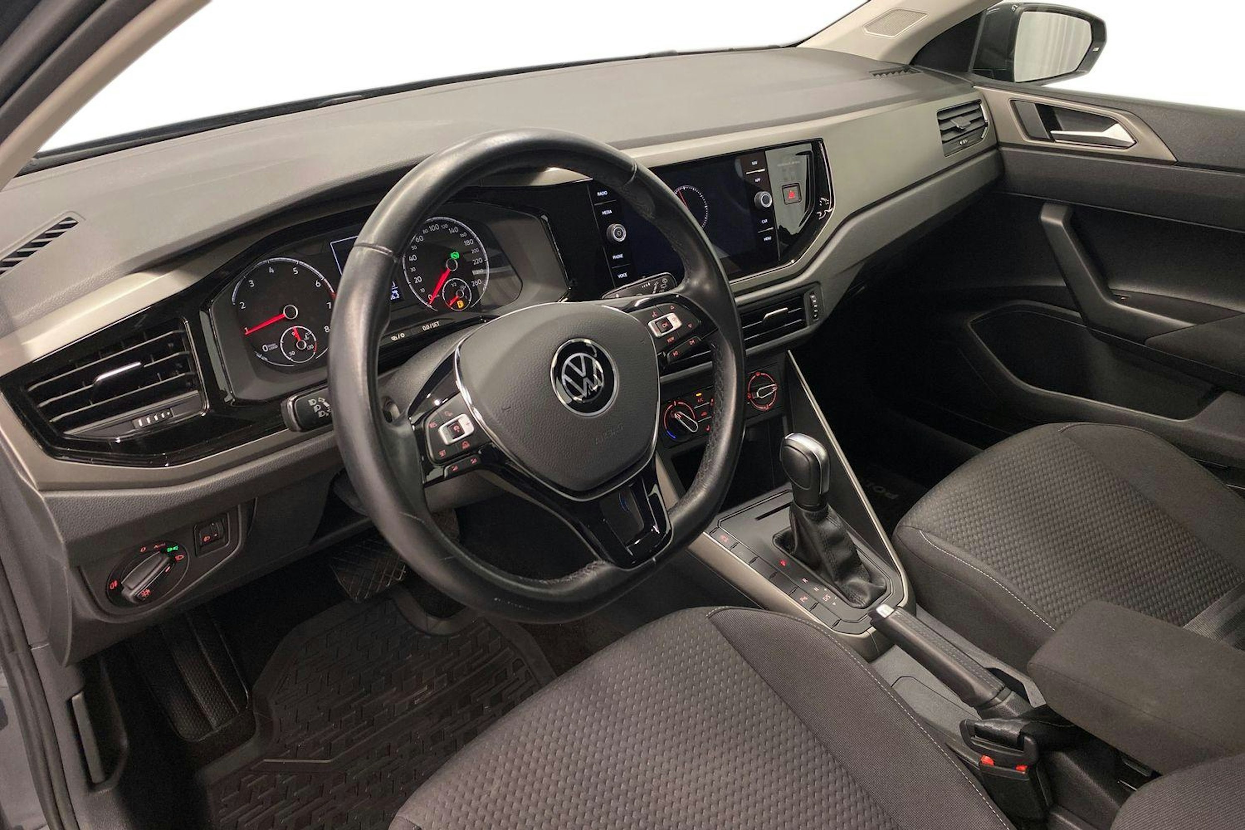 harmaa Volkswagen Polo 2021 kuva 7.