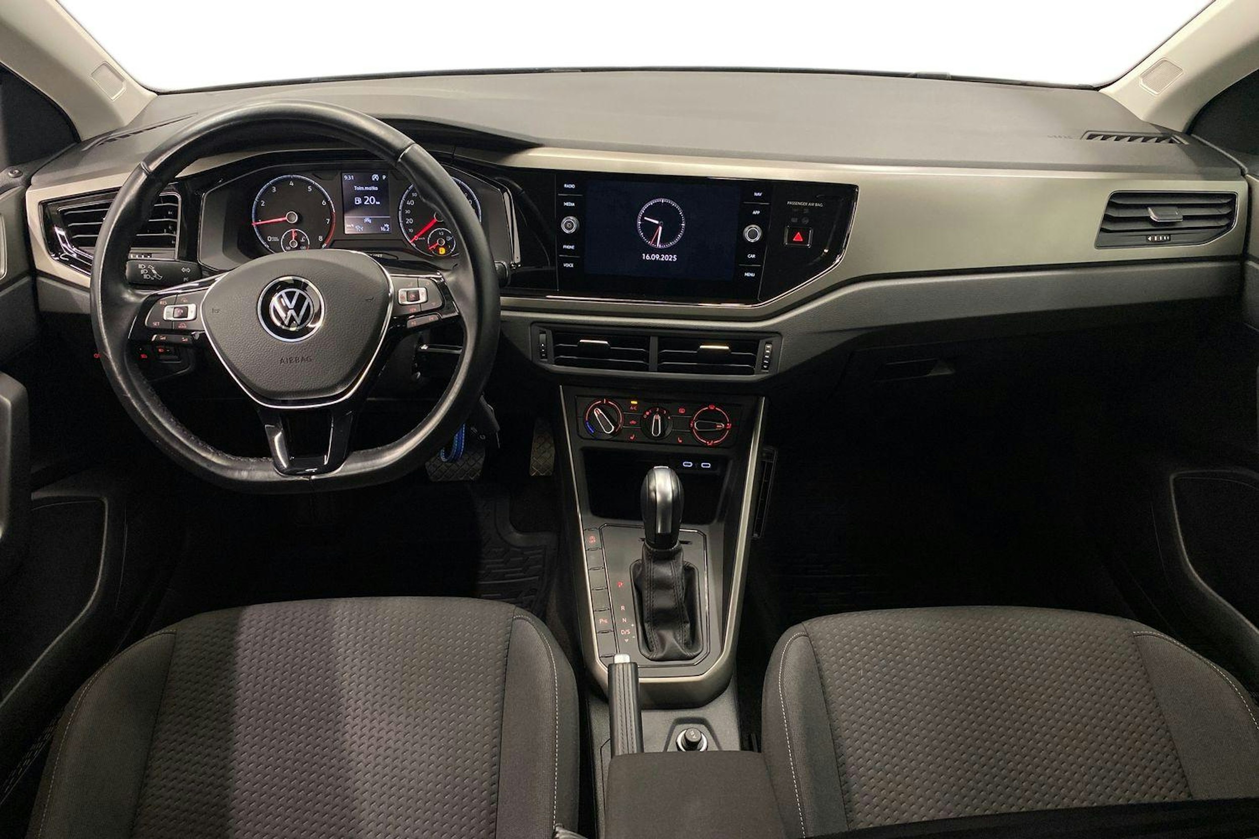 harmaa Volkswagen Polo 2021 kuva 9.