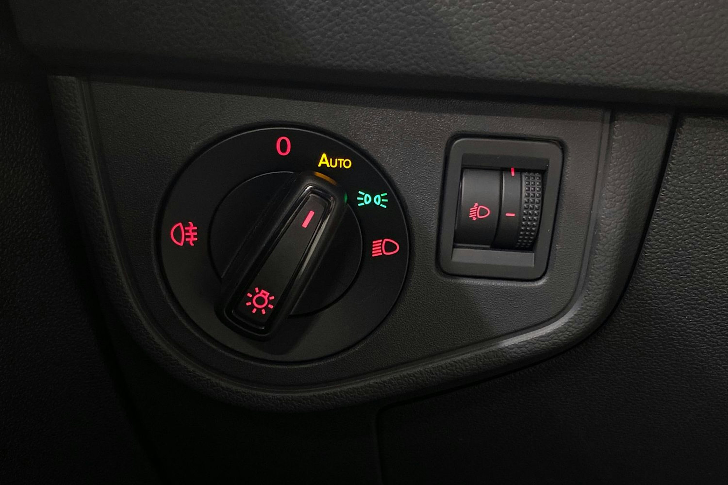 harmaa Volkswagen Polo 2021 kuva 19.