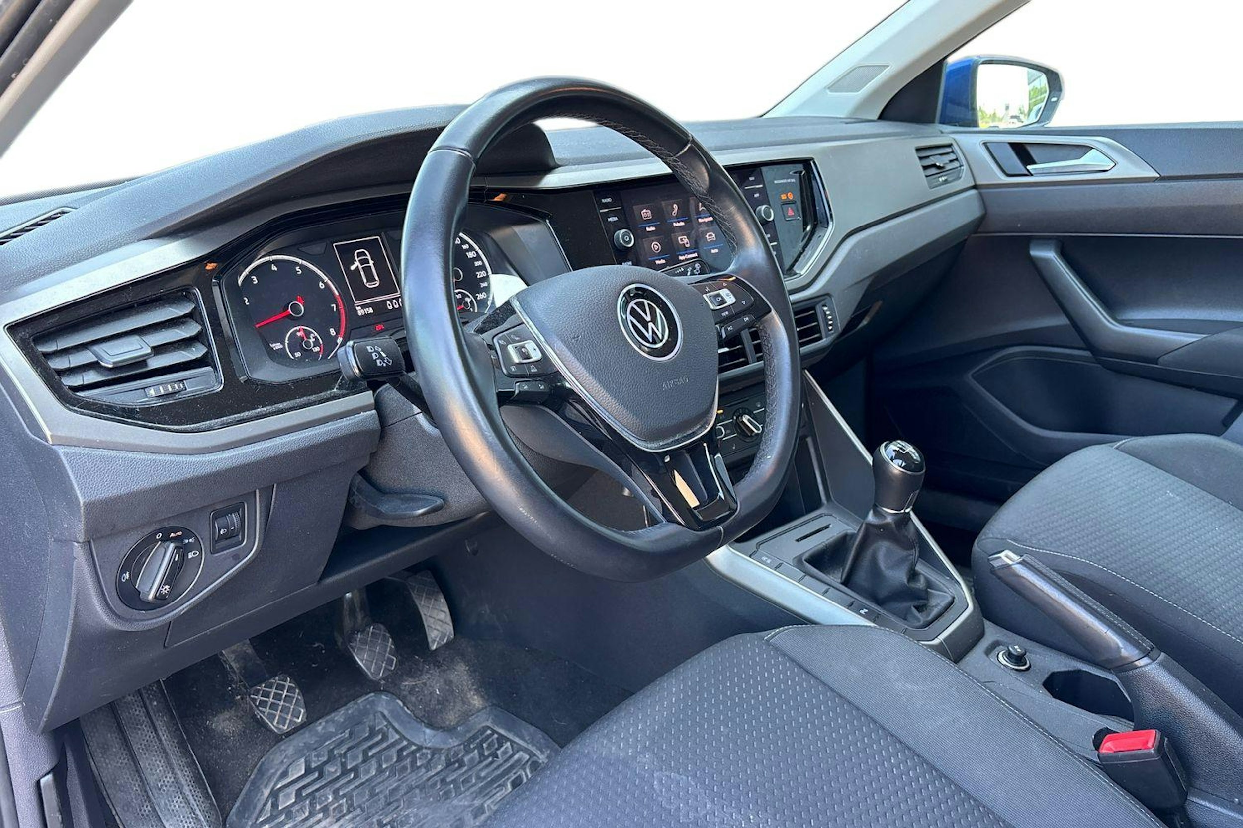 sininen Volkswagen Polo 2021 kuva 3.