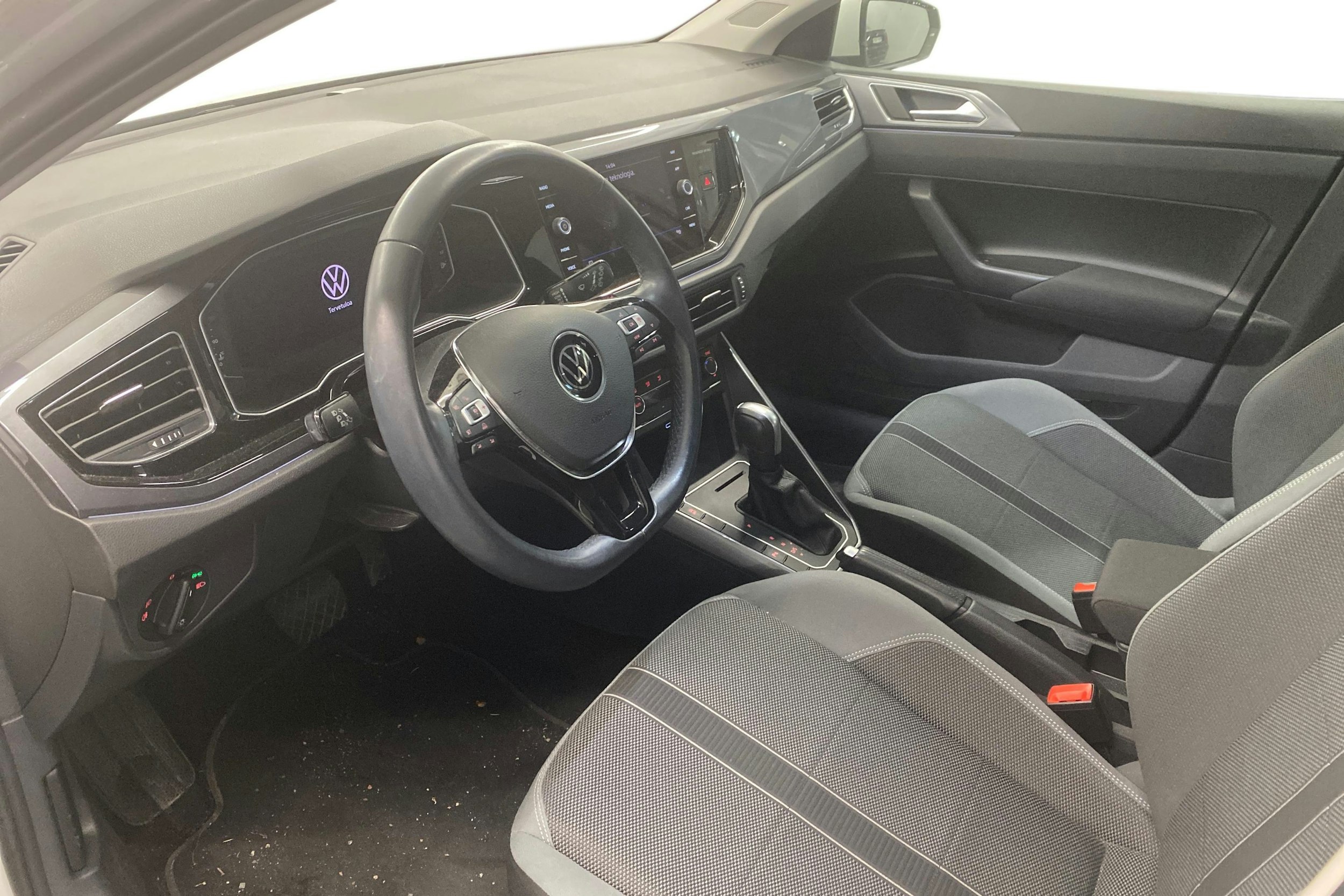 Valkoinen Volkswagen POLO 2021 kuva 3.