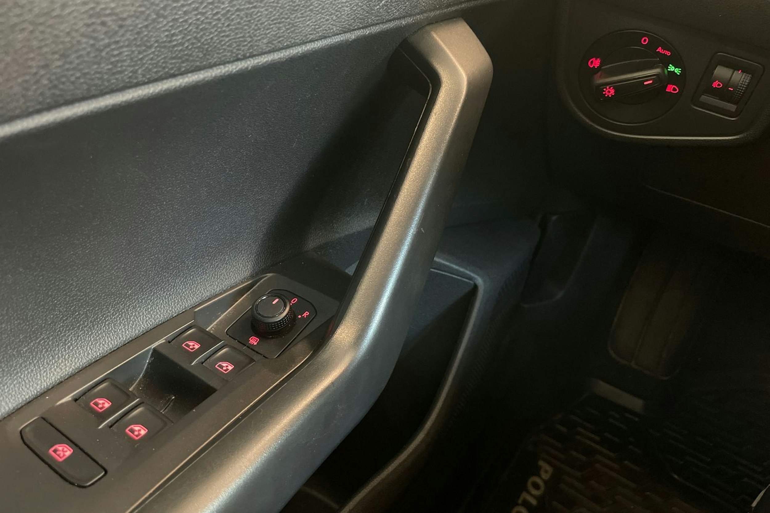 Harmaa Volkswagen POLO 2021 kuva 19.