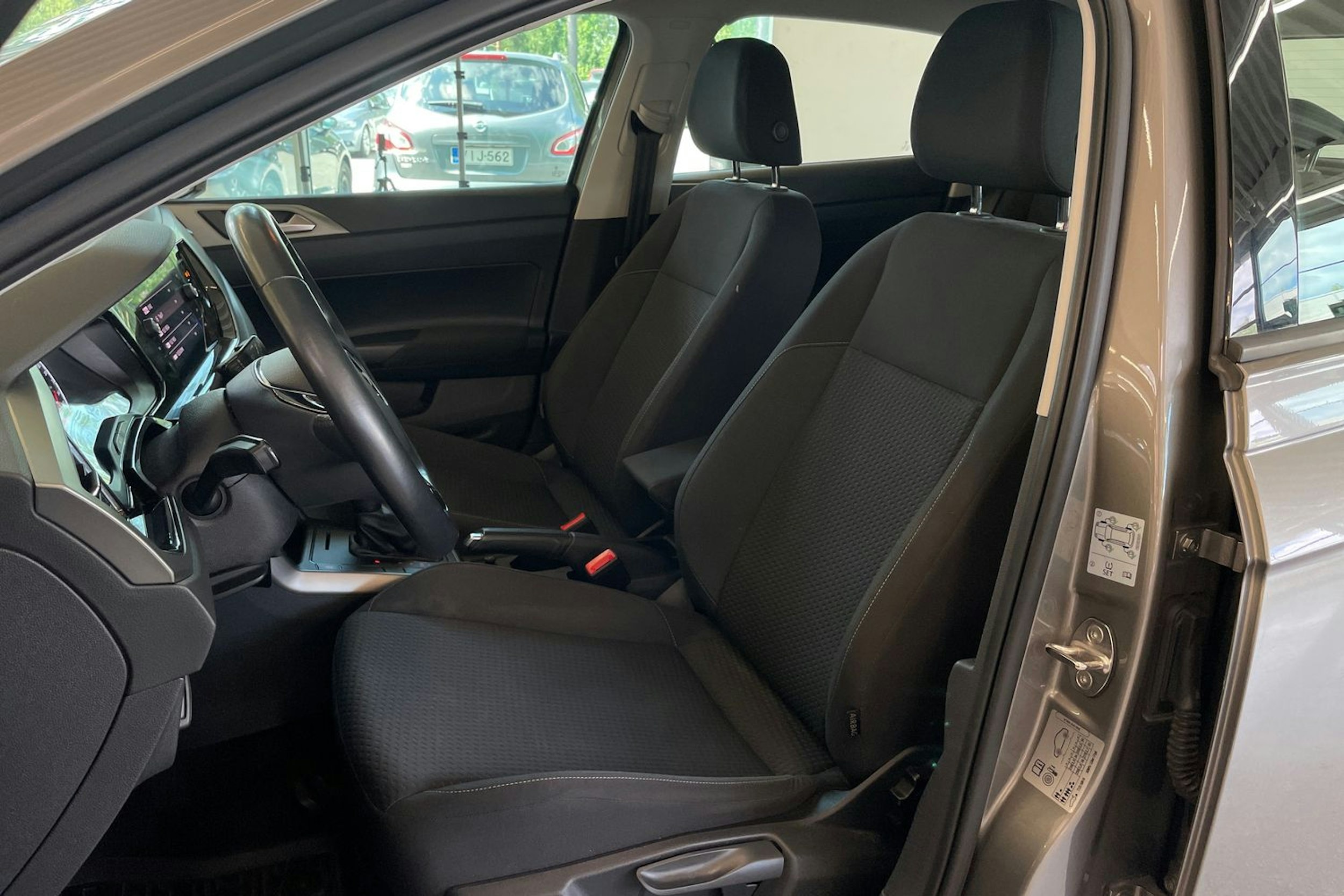 Harmaa Volkswagen POLO 2021 kuva 21.