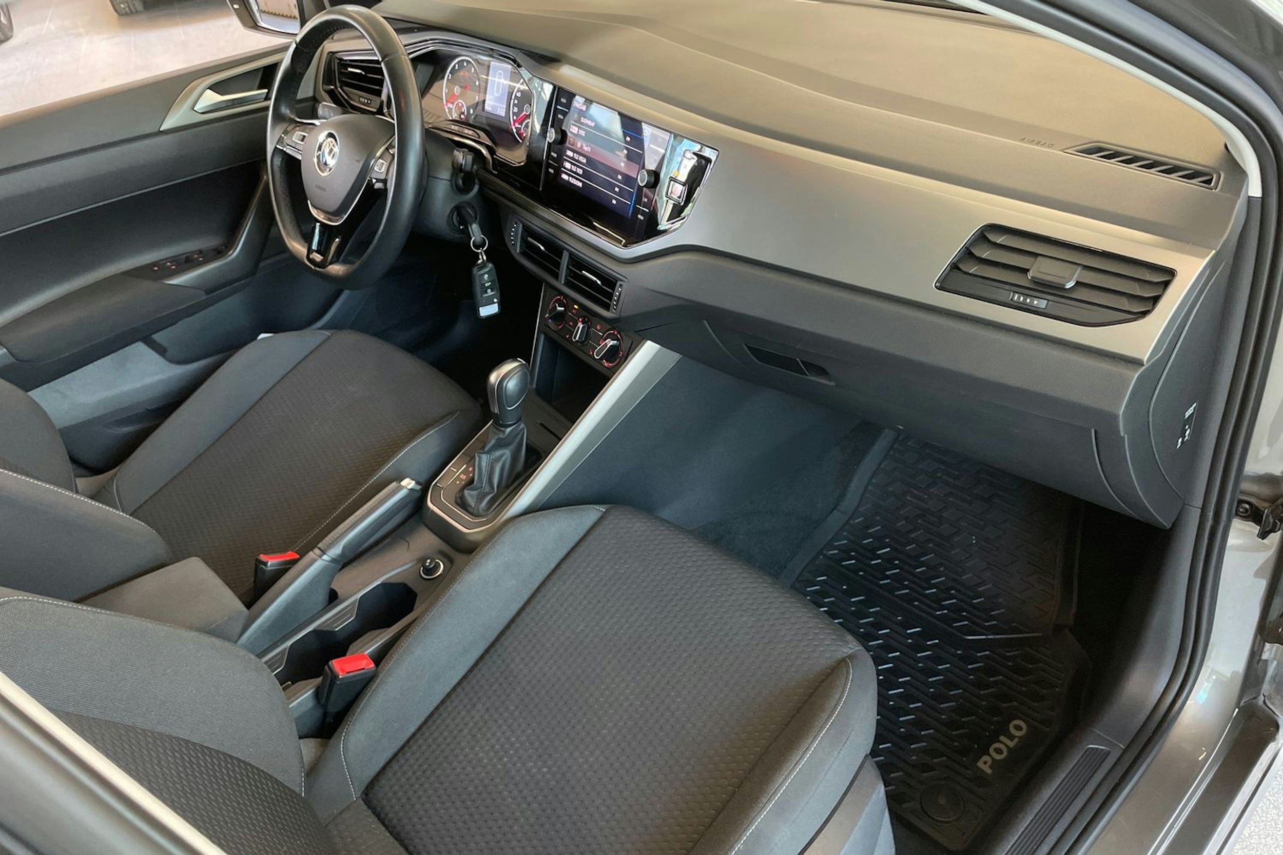 Harmaa Volkswagen POLO 2021 kuva 22.