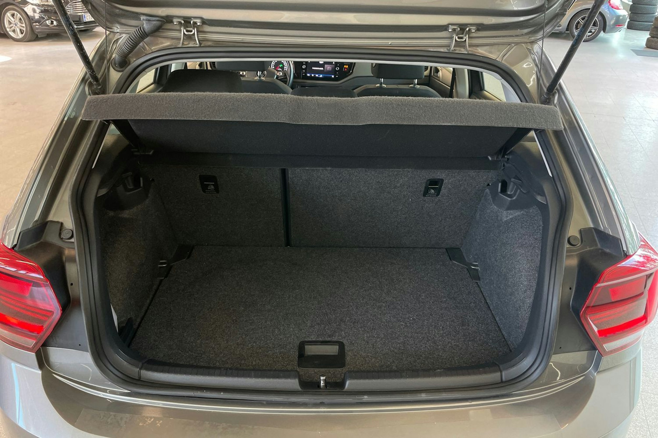 Harmaa Volkswagen POLO 2021 kuva 23.