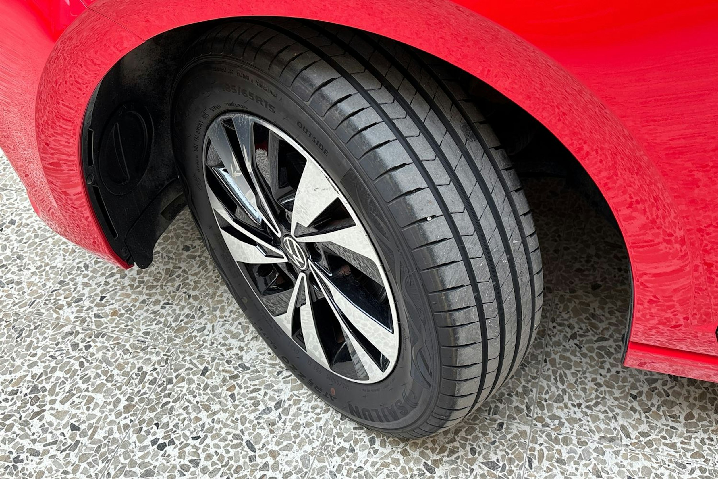punainen Volkswagen Polo 2021 kuva 13.